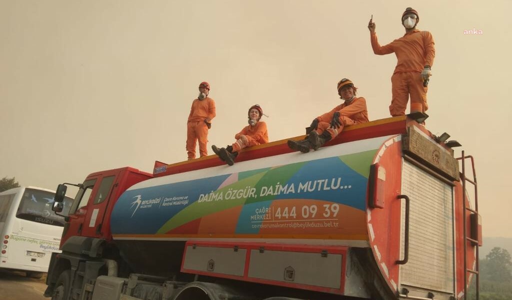 BEYLİKDÜZÜ BELEDİYESİ EKİPLERİ ÇANAKKALE’DE YANGINLA MÜCADELEYE DESTEK VERDİ
