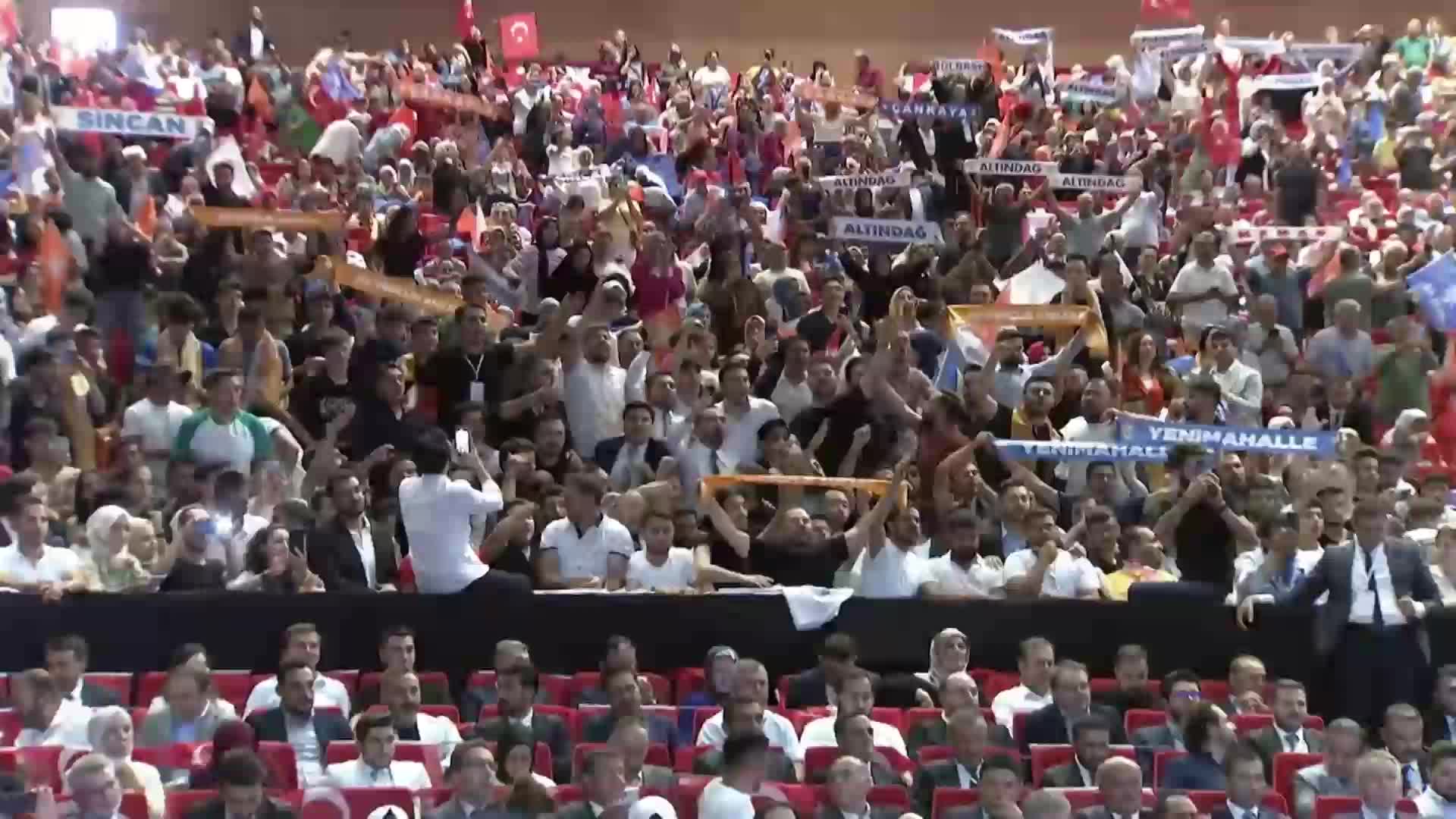 ERDOĞAN: "YAŞADIĞIMIZ SIKINTILARIN GEÇİCİ OLDUĞUNU İNSANLARIMIZA ÇOK İYİ ANLATALIM. BUNLARI YAPARSAK, 31 MART 2024 YEREL SEÇİMLERİNDE DE KAZANAN YİNE HEP BİRLİKTE TÜRKİYE OLACAK"