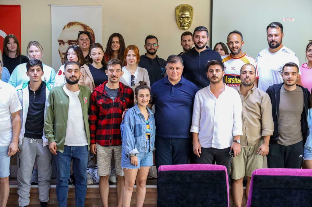 KARŞIYAKA BELEDİYE BAŞKANI TUGAY, GENÇLERLE BULUŞTU