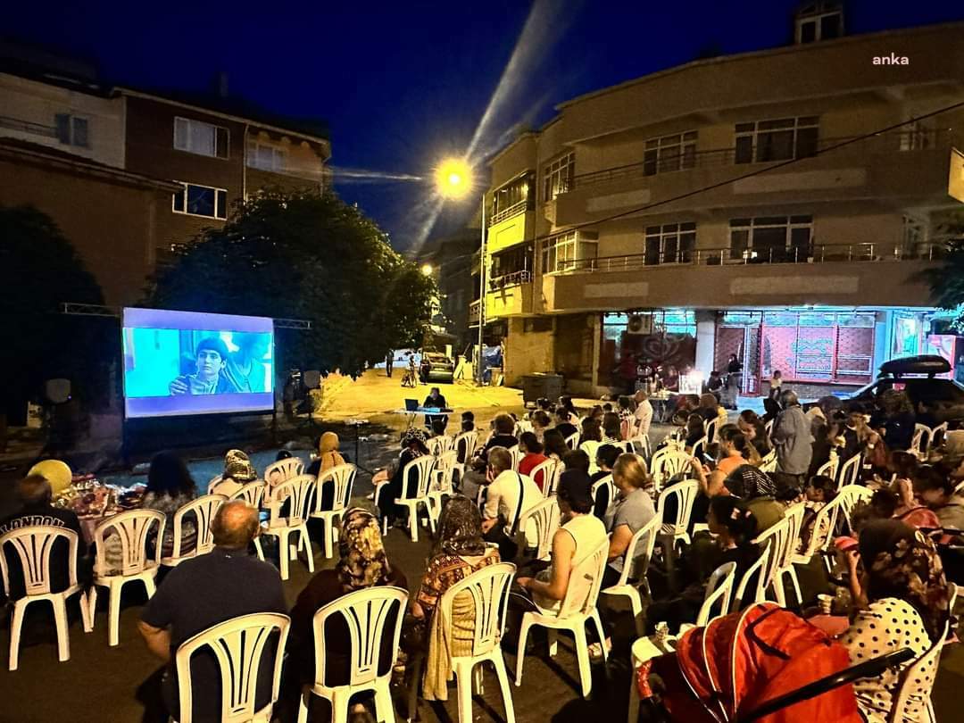 SARAY BELEDİYESİ'NDEN AÇIK HAVADA YAZ SİNEMASI