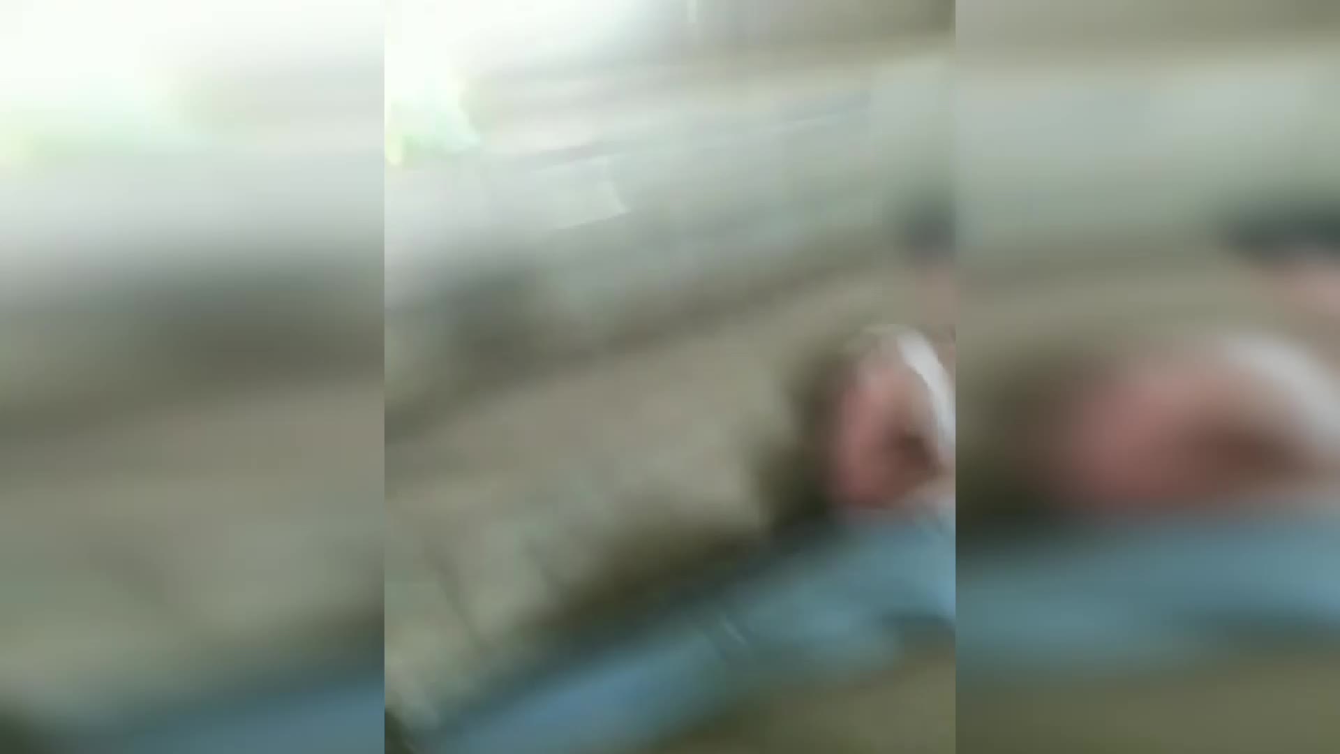 BABASININ “DAYINI VE DEDENİ ÖLDÜR” EMRİNİ REDDEDEN; AMCASI VE BABASI TARAFINDAN AHIRDA ZİNCİRE BAĞLANIP İŞKENCE GÖREN 15 YAŞINDAKİ ÇOCUK: “BABAMIN ‘DAYAK SAATİ GELDİ’ DEMESİYLE AMCAM BENİ GELİP DÖVÜYORDU”