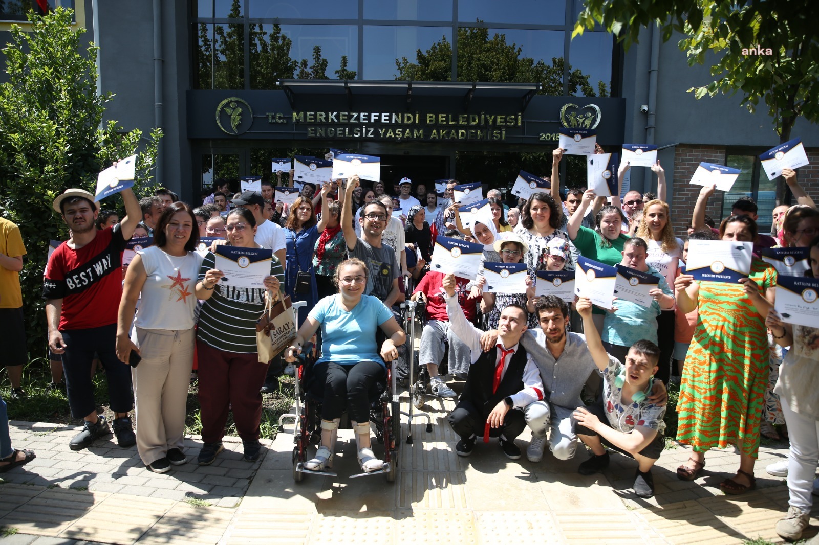 MERKEZEFENDİ BELEDİYESİ ENGELSİZ YAŞAM AKADEMİSİ’NDE KARNE SEVİNCİ