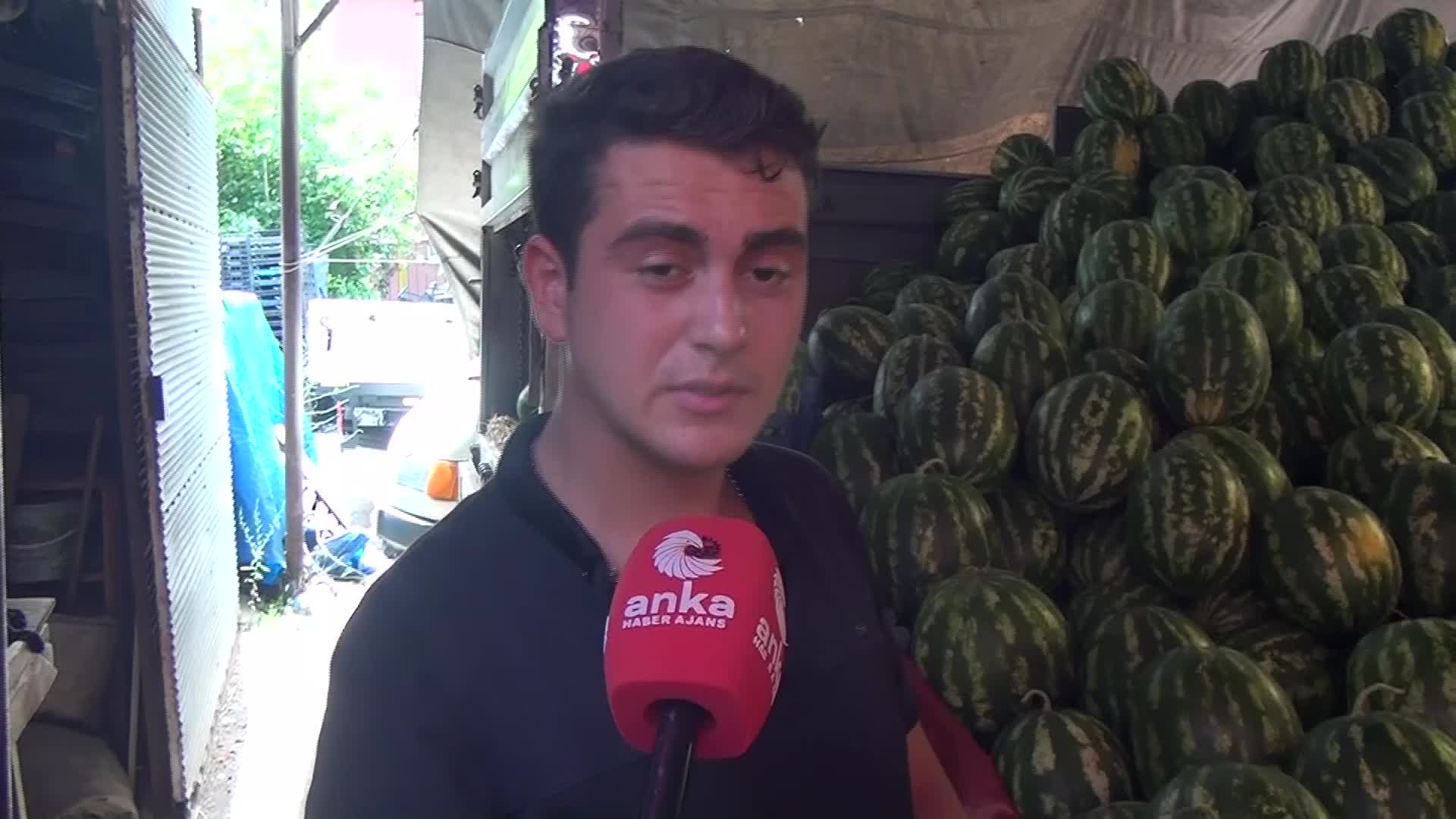 SİNOPLU PAZARCI: “BU ZAMANA KADAR YARIM KARPUZ, ÇEYREK KARPUZ MU VARDI? ÇEYREK KARPUZ 40 LİRA, YAZIK GÜNAH BU İNSANLARA"