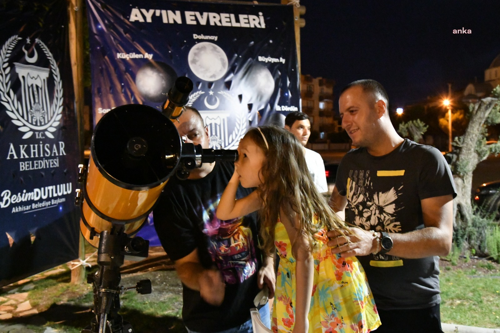 AKHİSAR’DA 'GÖKYÜZÜ GÖZLEM GECELERİ'NE İLGİ BÜYÜK