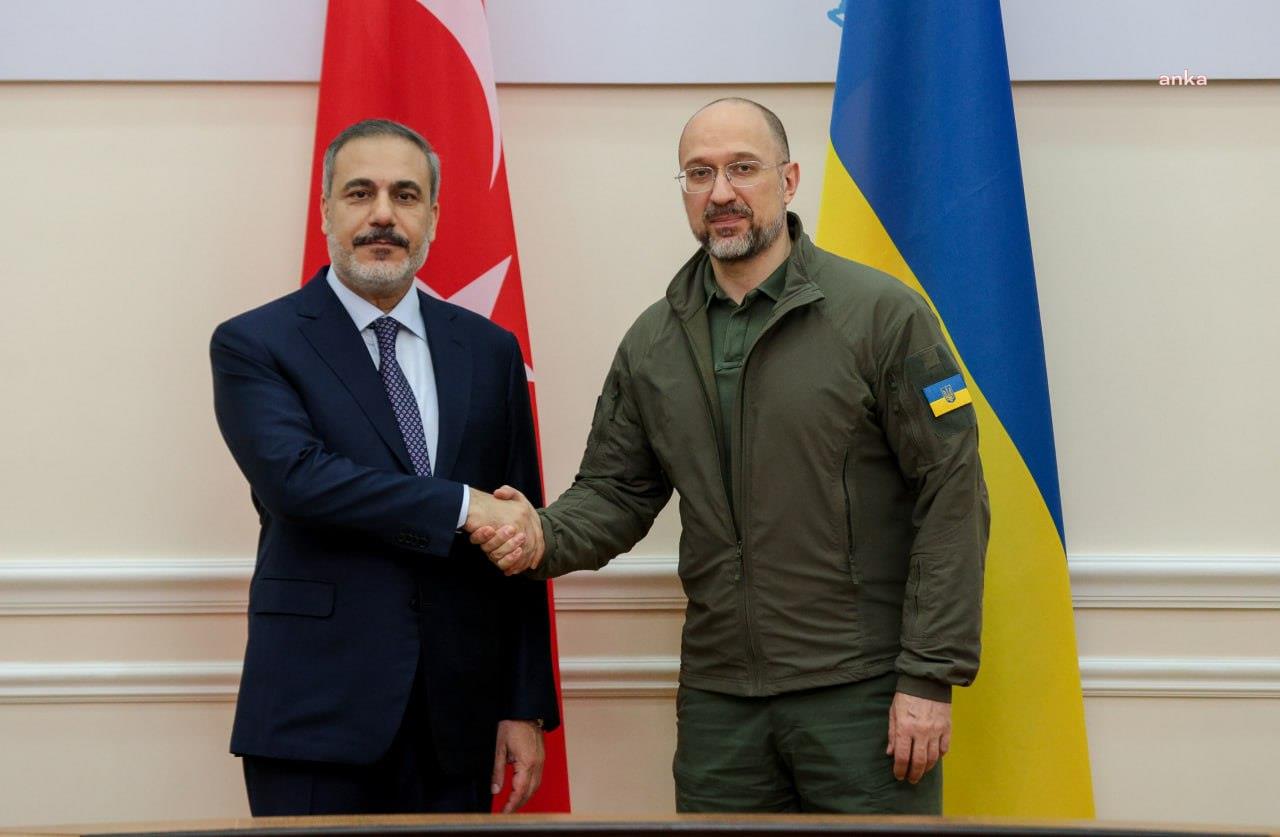 DIŞİŞLERİ BAKANI FİDAN, KİEV’DE UKRAYNA BAŞBAKANI ŞMİHAL İLE GÖRÜŞTÜ