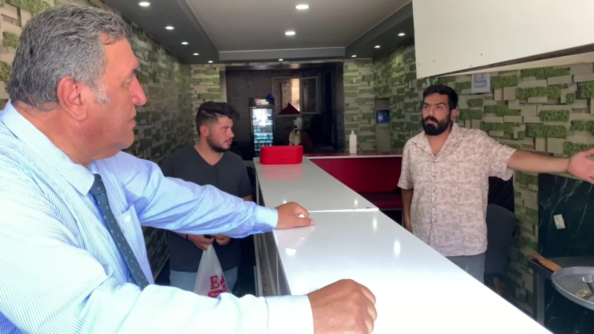 CHP’Lİ GÜRER’İN ULUKIŞLA’DA DİNLEDİĞİ ESNAF: “KAÇAK-GÖÇEK GİDECEĞİZ; SURİYELİLER GİBİ, AFGANLAR GİBİ”