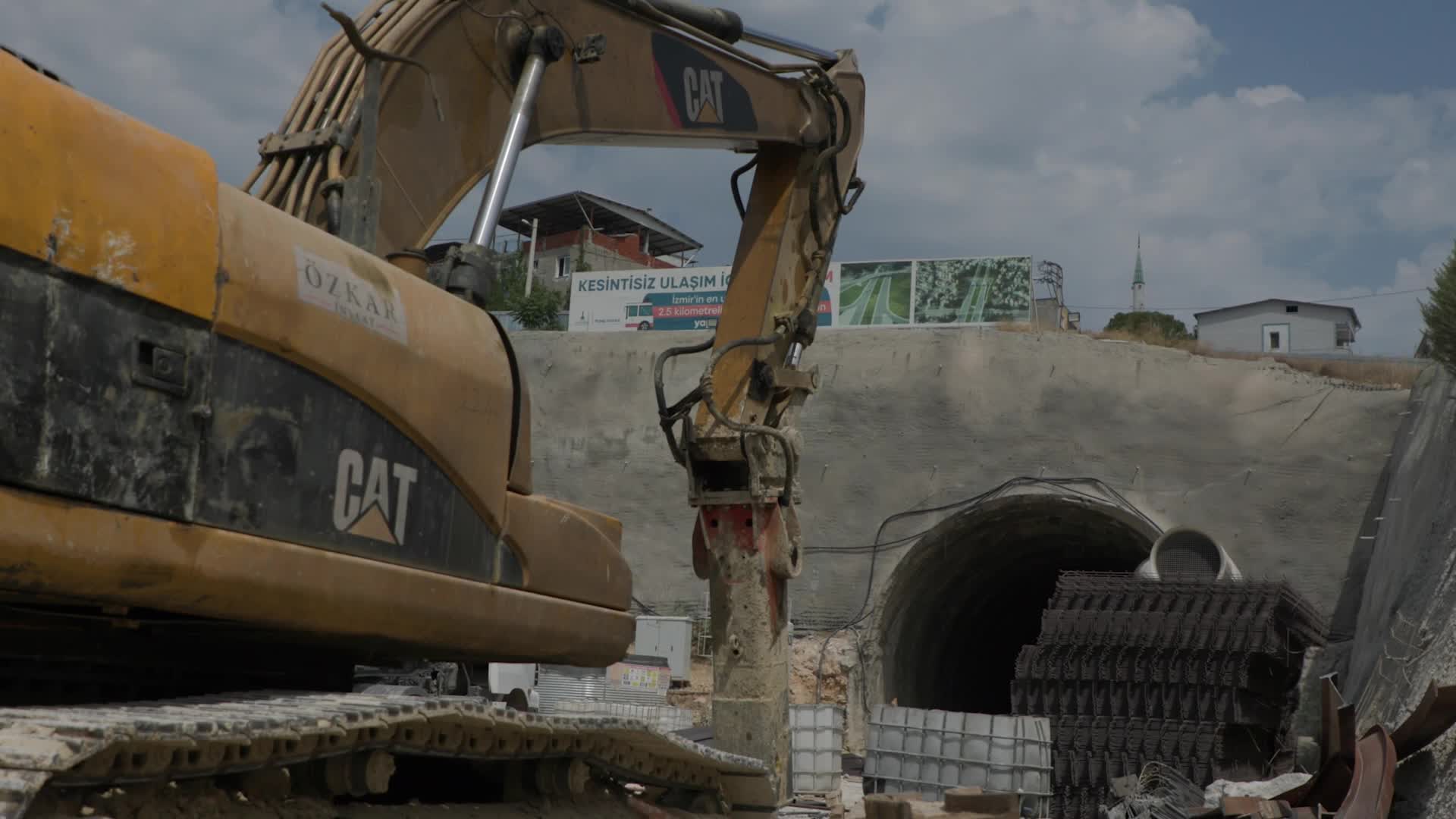 İZMİR’DE BUCA ONAT TÜNELİ YOLU ÇALIŞMALARI YARILANDI