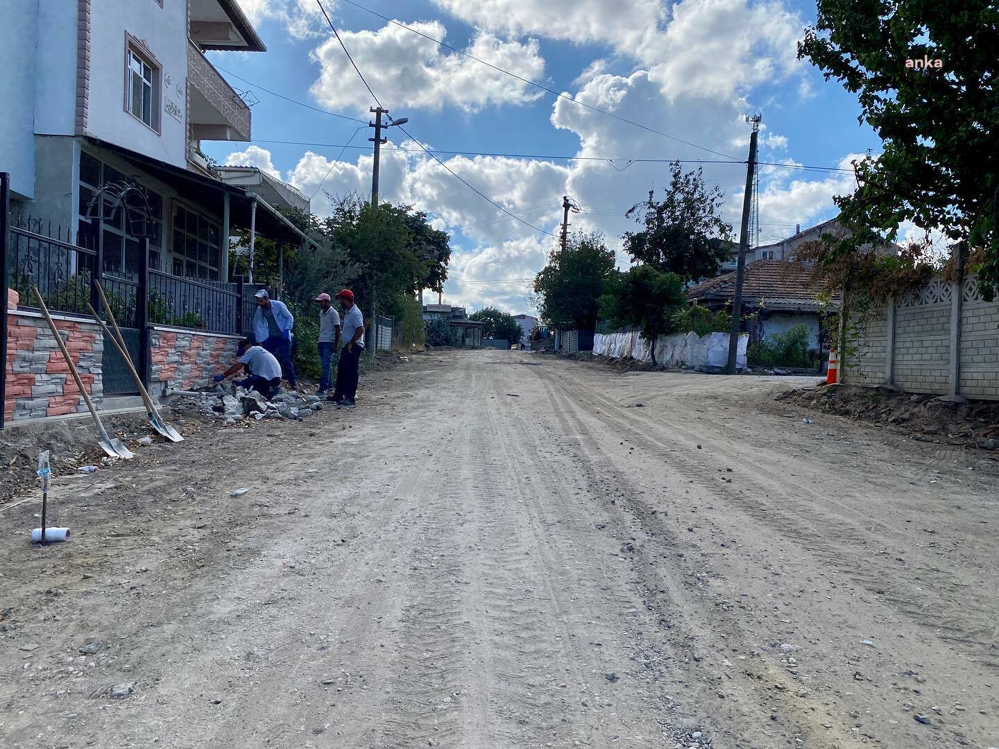 SARAY BELEDİYESİ, BÜYÜKYONCALI'DA YOL ÇALIŞMALARINA DEVAM EDİYOR