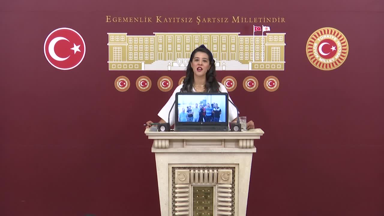 EMEK PARTİLİ KARACA GAZİANTEP’TE İŞÇİLERE SENDİKADAN İSTİFA İÇİN YAPILAN BASKI GÖRÜNTÜLERİNİ PAYLAŞTI: AĞIZLARINDAN MİLLET İRADESİ LAFINI DÜŞÜRMEYENLER, İRADE İŞÇİNİN OLUNCA PATRONDAN YANA TUTUM ALMAKTAN ÇEKİNMİYOR