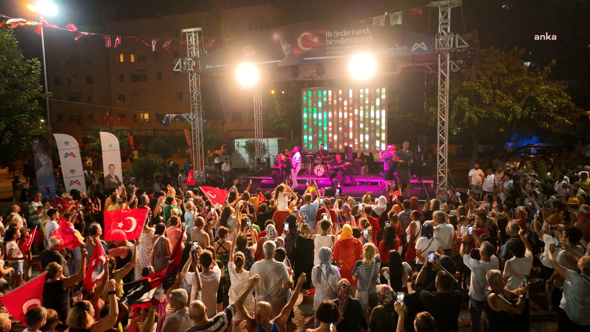 MERSİN'DE ZAFER HAFTASI ETKİNLİKLERİ KORTEJ VE KONSERLERLE BAŞLADI