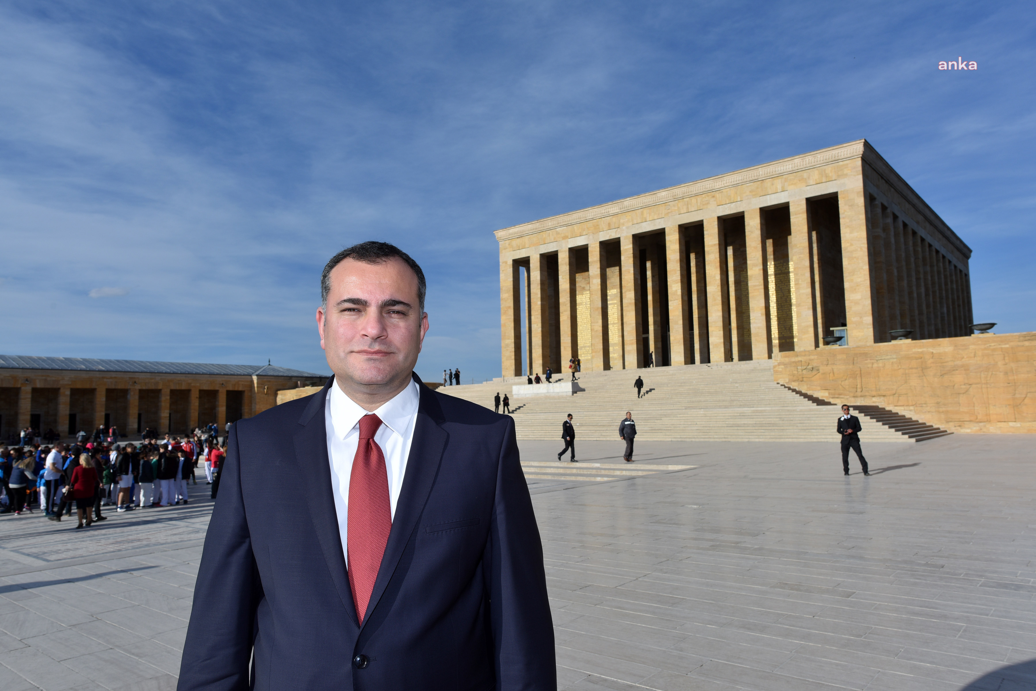 ALPER TAŞDELEN: "DÜNYAYA MEYDAN OKUYAN ZAFERİN 101. YILI KUTLU OLSUN"