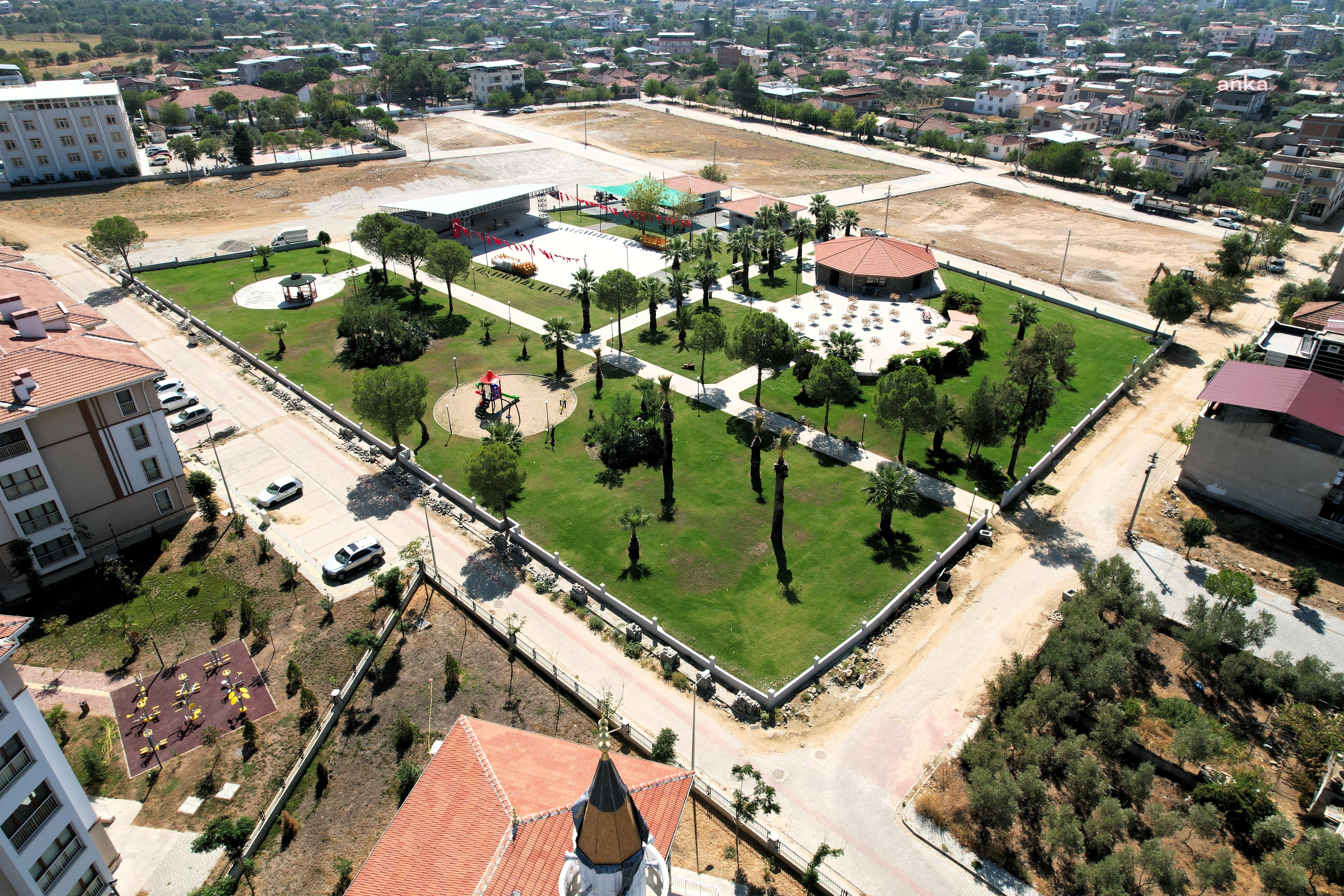 ÇİNE'DE CUMHURİYET PARKI'NA KONSERLİ AÇILIŞ