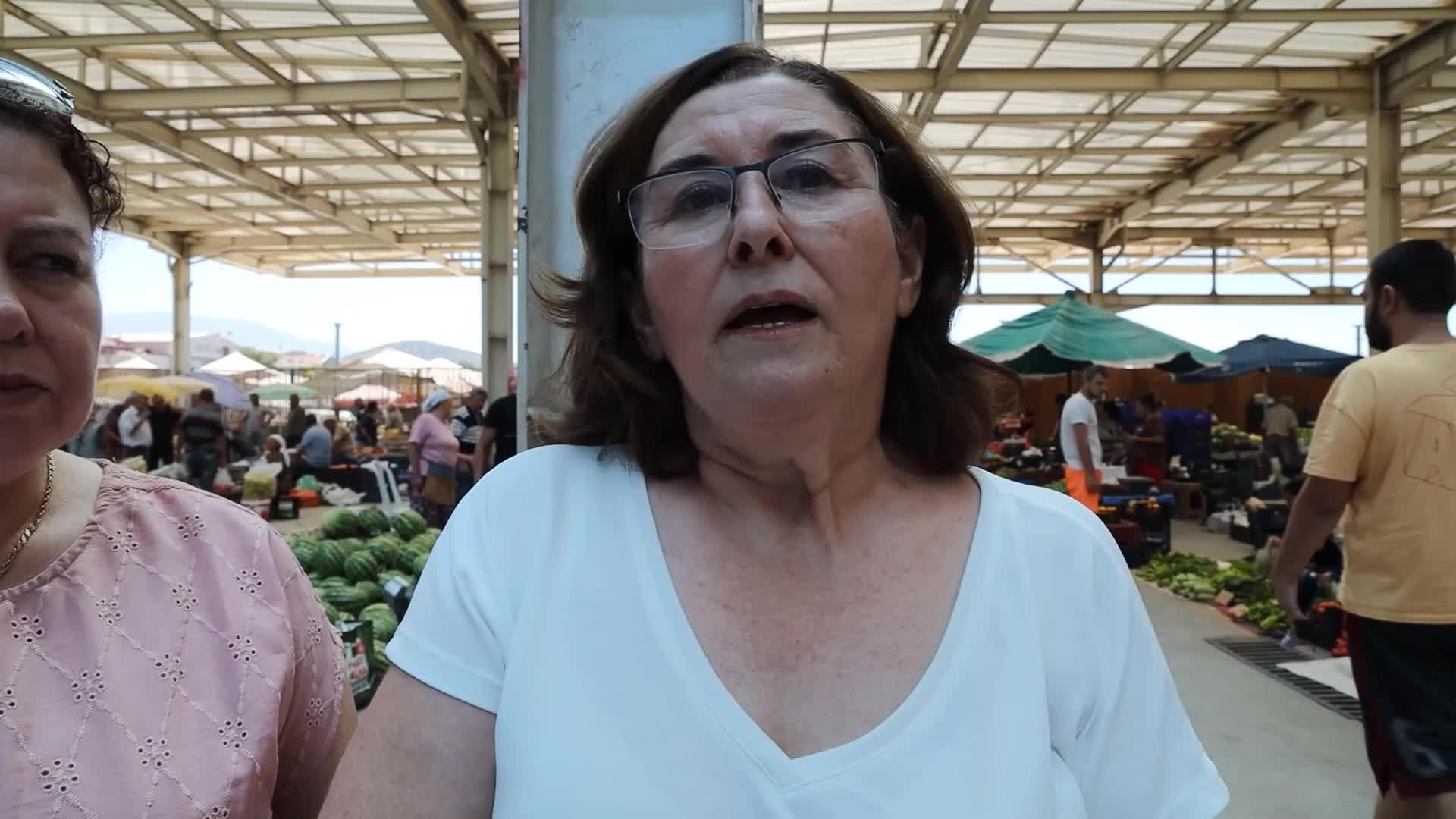 CHP KADIN KOLLARI “PAZAR YERİ YANGIN YERİ” KAMPANYASI KAPSAMINDA MUĞLA’DA PAZARCININ VE HALKIN SORUNLARINI DİNLEDİ: “HAYAT PAHALI, GÜNÜMÜZDE EN UCUZ İNSAN HAYATI KALDI"