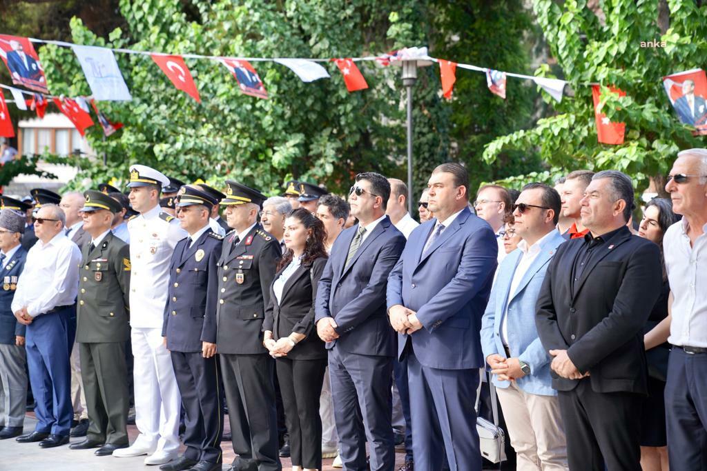 SEFERİHİSAR’DA 30 AĞUSTOS KUTLAMALARI ÇELENK KOYMA TÖRENİ İLE BAŞLADI
