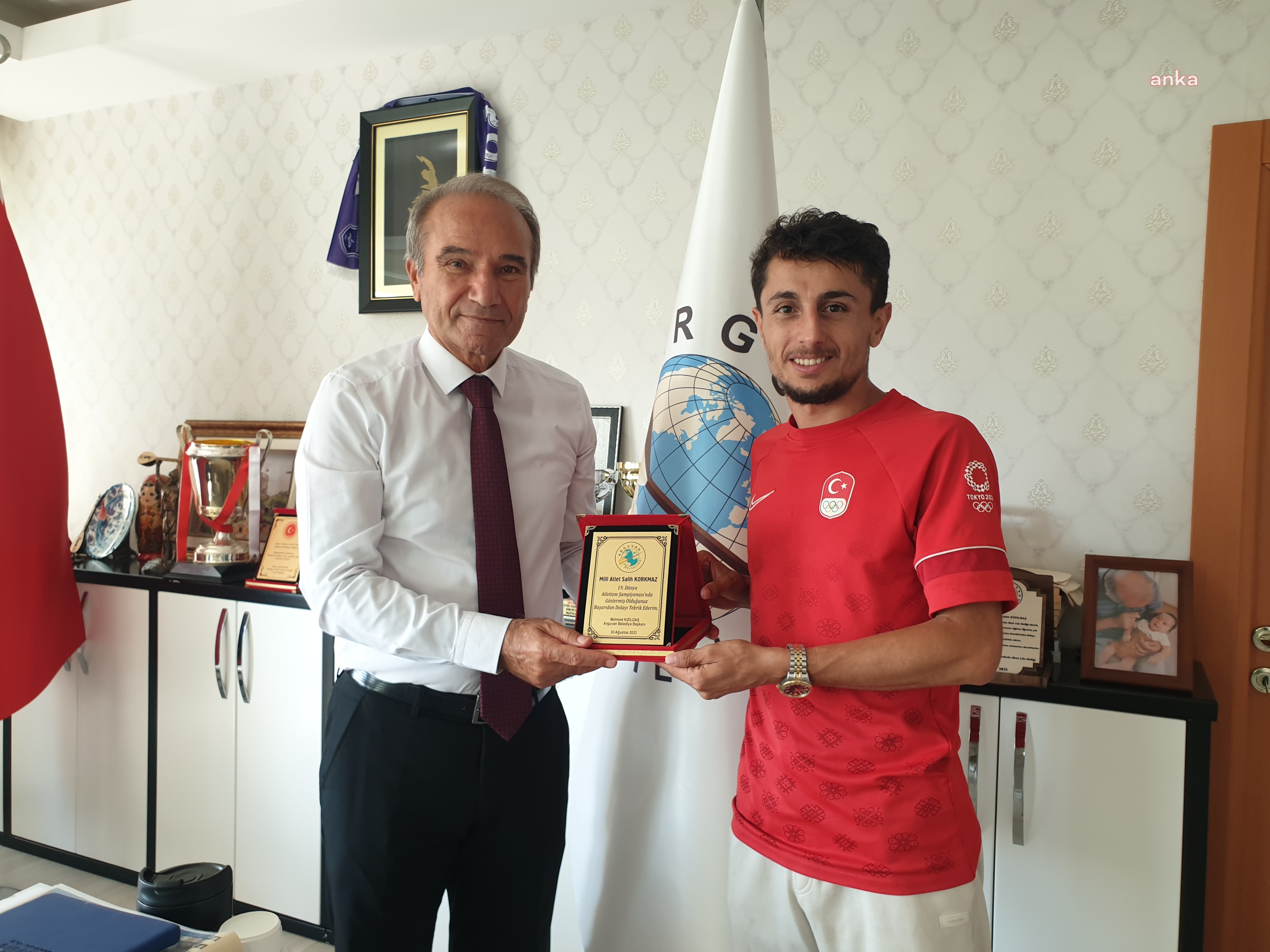 ARGUVAN BELEDİYE BAŞKANI KIZILDAŞ, MİLLİ ATLET SALİH KORKMAZ'I MAKAMINDA KONUK ETTİ