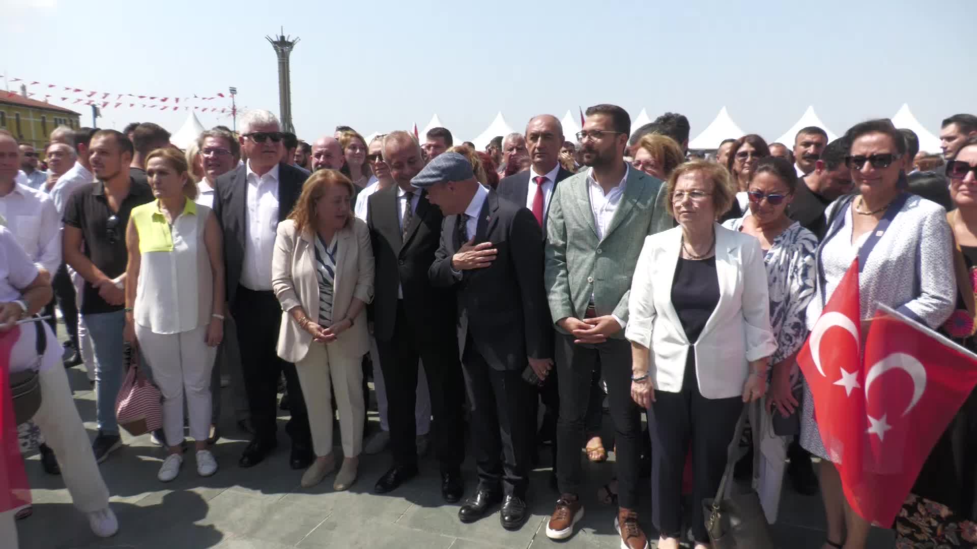 CHP İZMİR İL BAŞKANLIĞI’NDAN 30 AĞUSTOS KUTLAMASI... SOYER: “BİZİM LÜGATIMIZDA PES ETMEK, KAÇIP GİTMEK YOK. BİZİM İÇİN BİR BAŞKA VATAN YOK”