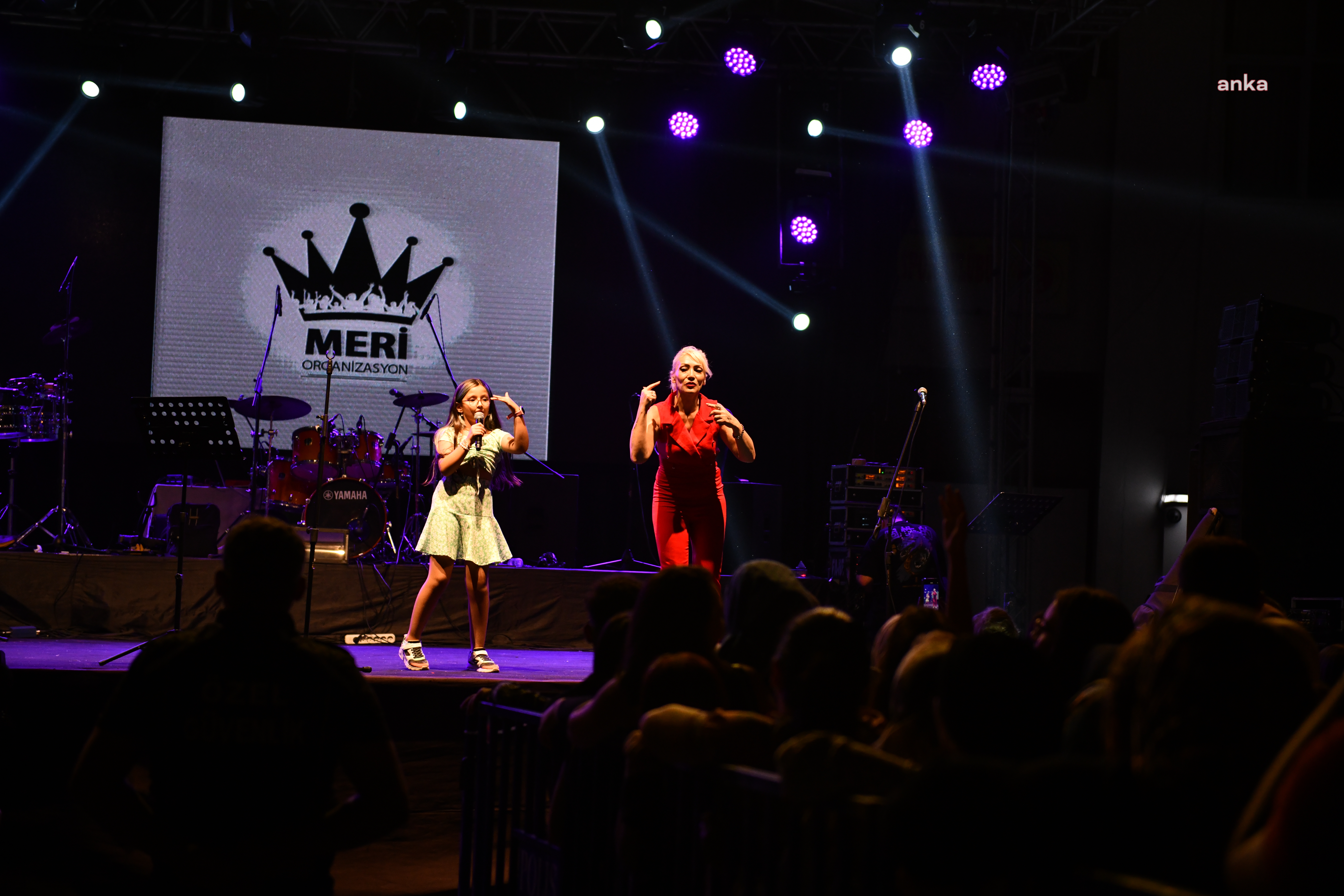BORKURT'TAKİ YENİLENEBİLİR ENERJİ FESTİVALİ'NİN 2'İNCİ GÜNÜNDE ECE MUMAY RÜZGARI ESTİ