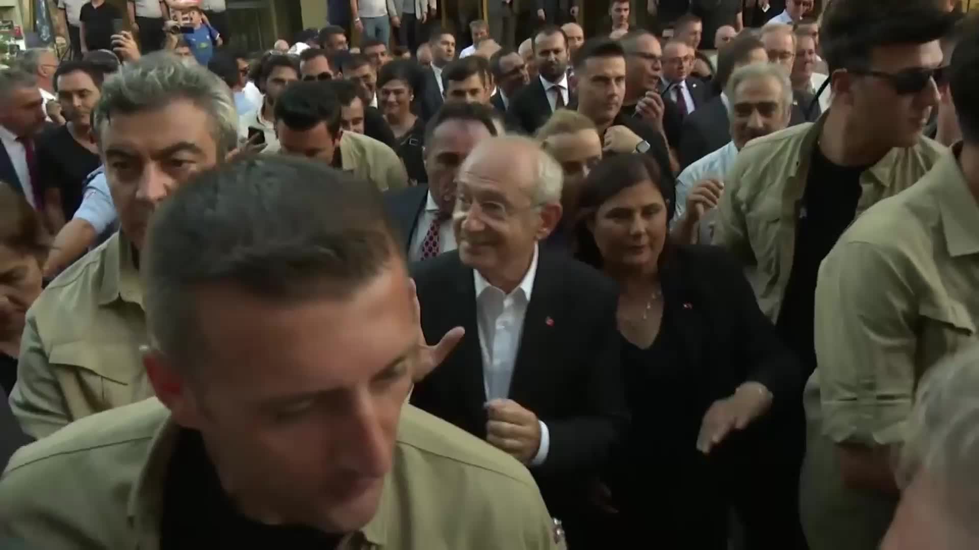 30 AĞUSTOS ZAFER BAYRAMI… CHP LİDERİ KILIÇDAROĞLU AYDIN’DA FENER ALAYI YÜRÜYÜŞÜNE KATILDI