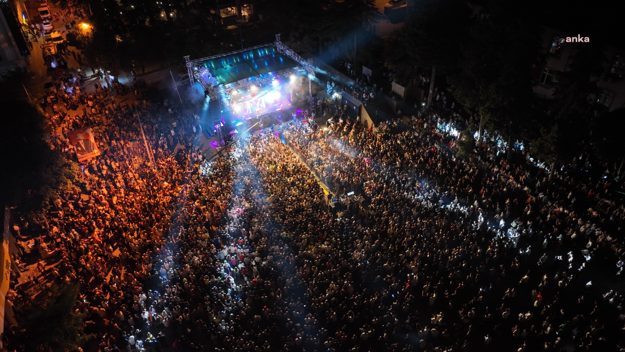 BİLECİK’TE BÜYÜK ZAFER, FENER ALAYI VE KONSERLE KUTLANDI