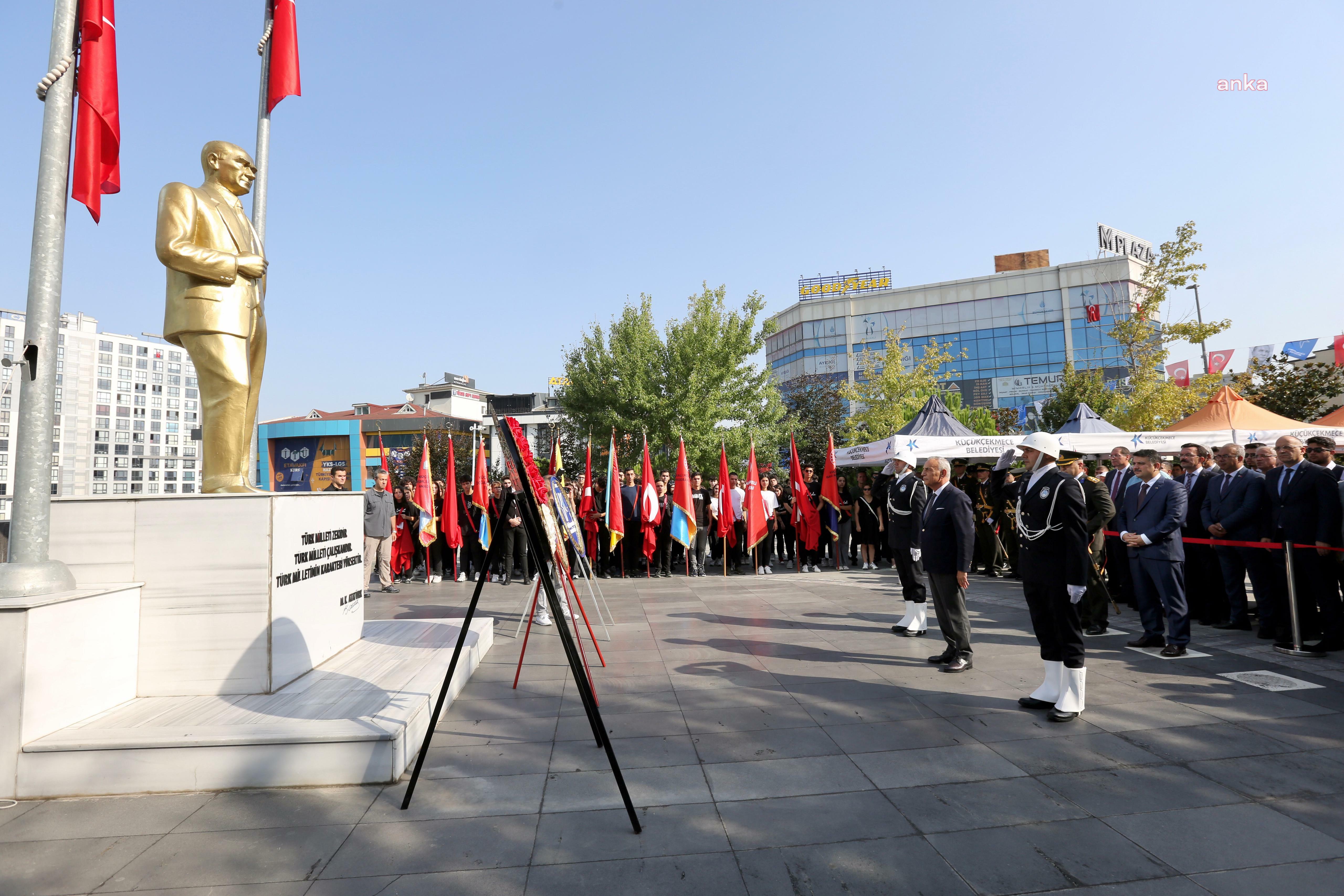 KÜÇÜKÇEKMECE’DE 30 AĞUSTOS ZAFER BAYRAMI FERİDUN DÜZAĞAÇ KONSERİYLE KUTLANDI