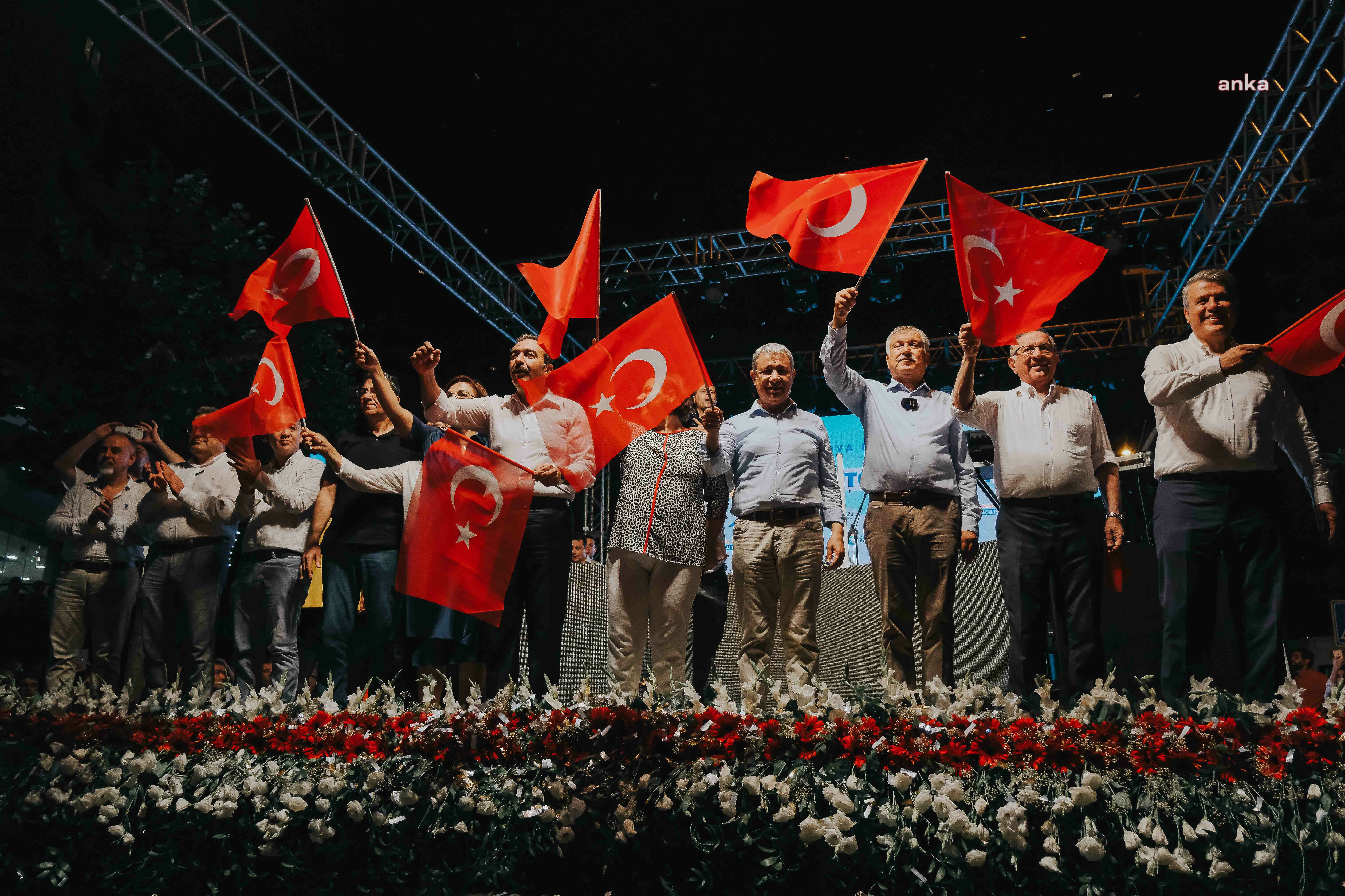 ADANALILAR, 30 AĞUSTOS ZAFER BAYRAMI'NI COŞKUYLA KUTLADI