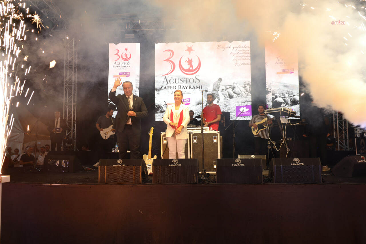 SAFRANBOLULULAR 30 AĞUSTOS COŞKUSUNU BORA DURAN KONSERİ İLE YAŞADI