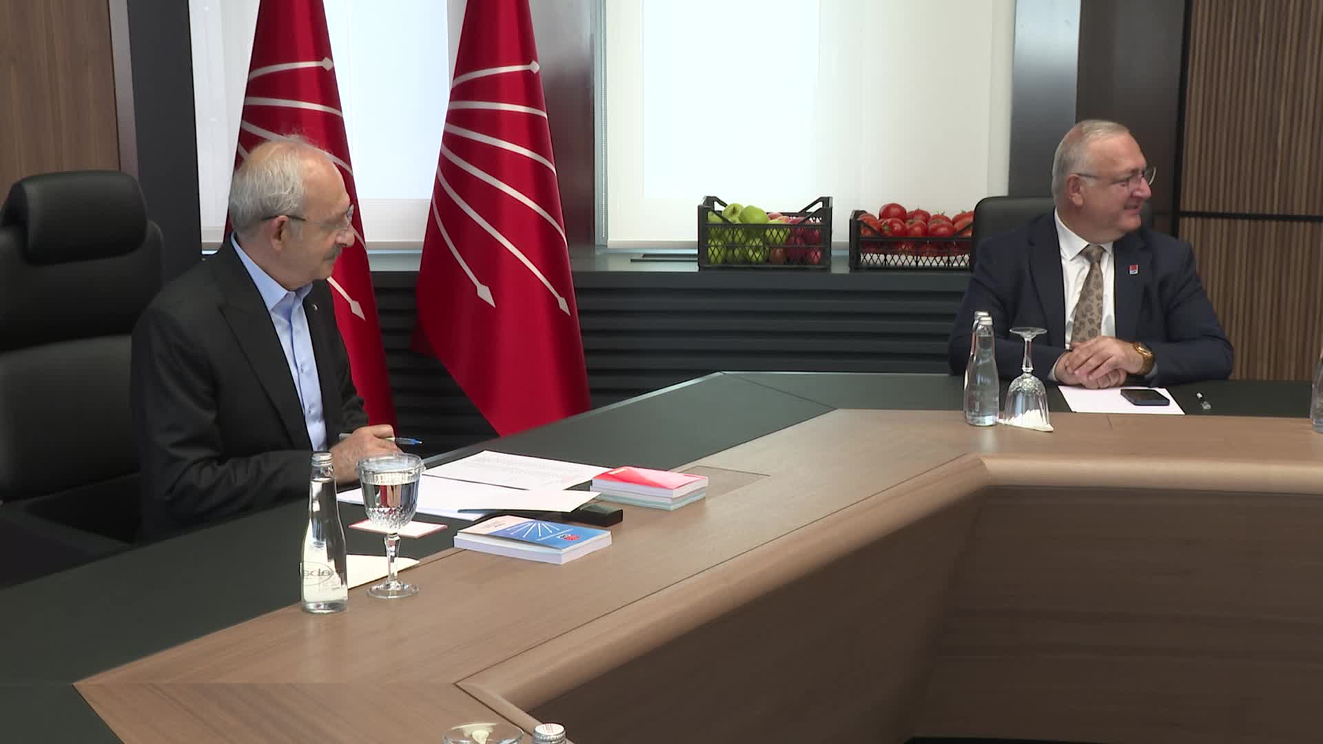 CHP LİDERİ KILIÇDAROĞLU, CHP ANKARA İL BAŞKANI ALİ HİKMET AKILLI VE İLÇE BAŞKANLARI İLE BİR ARAYA GELDİ