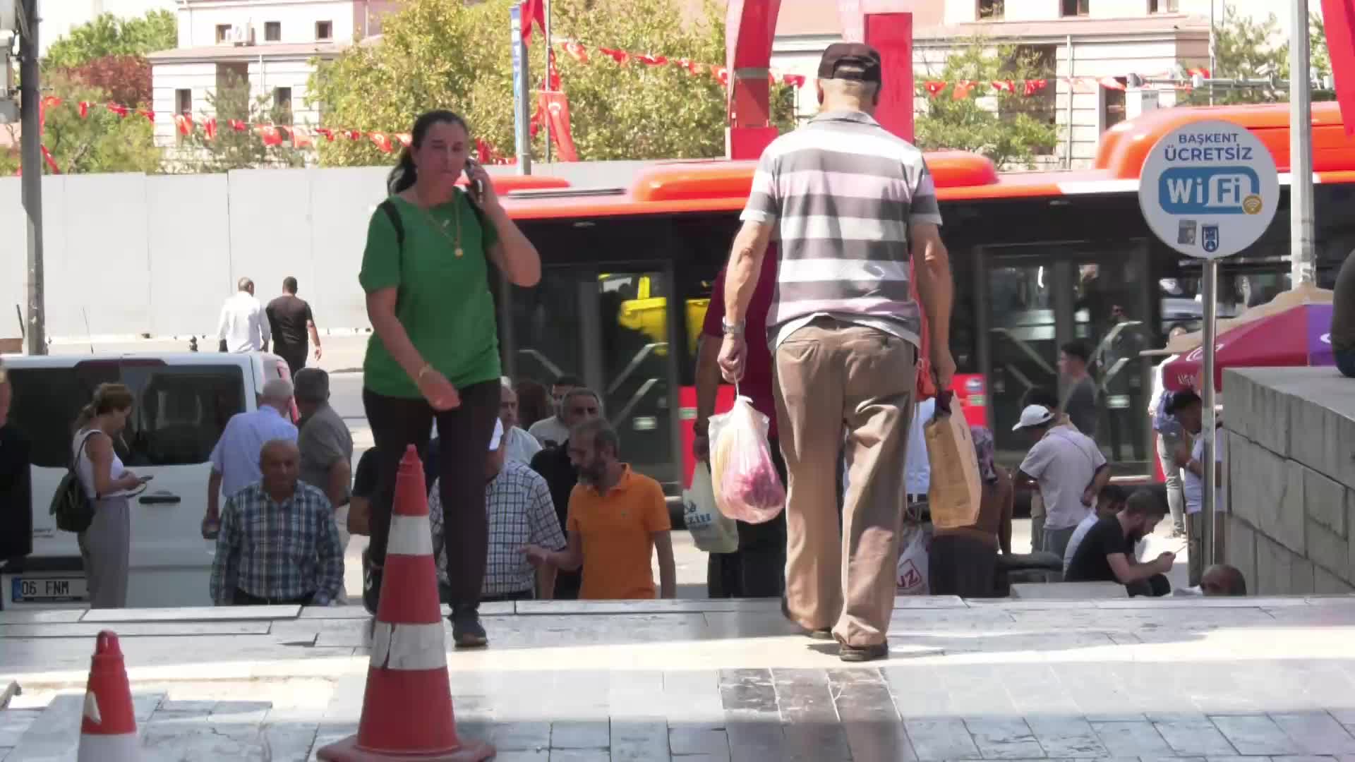 MEMUR VE MEMUR EMEKLİLERİNİN ZAMLARI BELLİ OLDU...KAMU GÖREVLİLERİ HAKEM KURULU  HÜKÜMETİN MEMURLAR İÇİN SUNDUĞU 2024 İÇİN YÜZDE 25, 2025 İÇİN YÜZDE 11’LİK ZAM TEKLİFİNİ  ONAYLADI