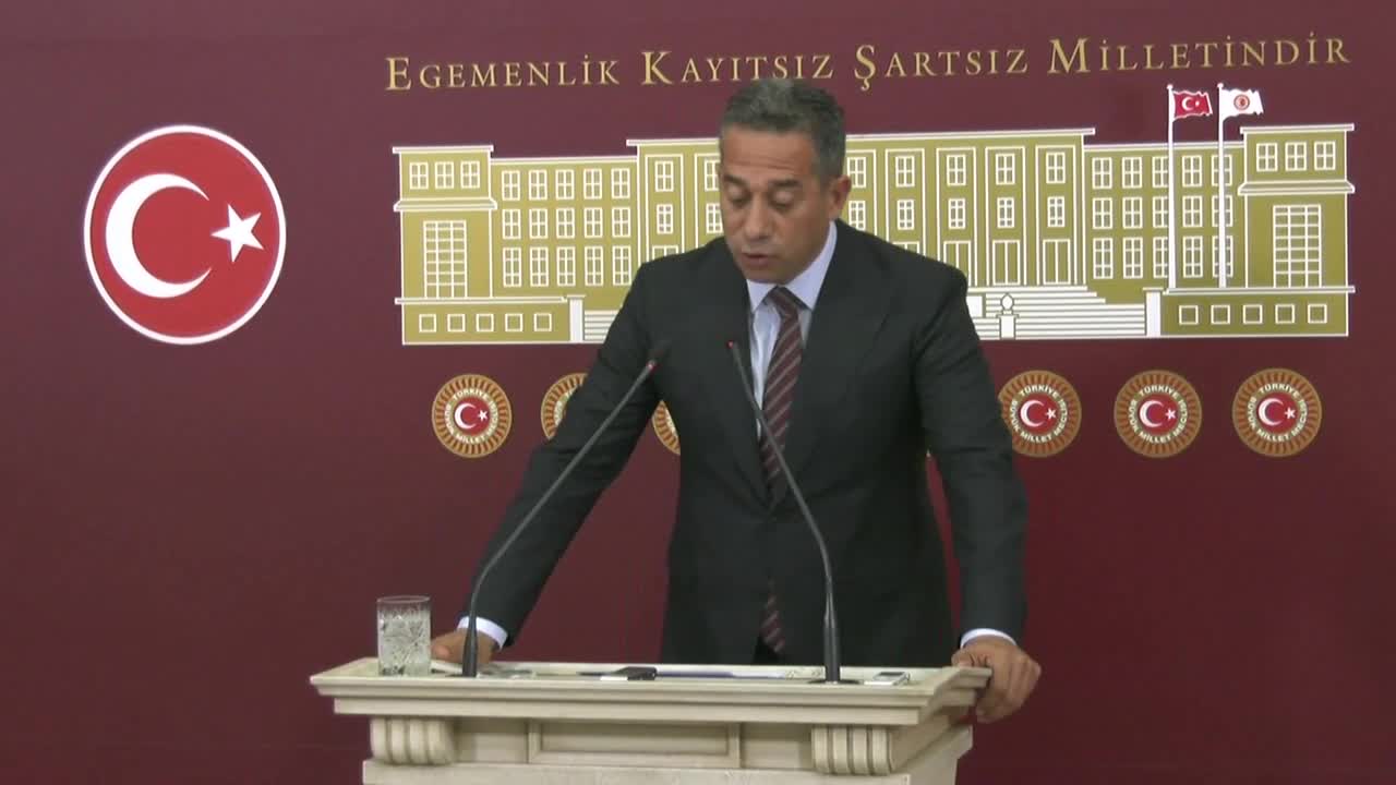 ALİ MAHİR BAŞARIR: “HER GÜN BİR KADIN CINAYETİ VE ŞİDDET; BUNLARIN ÖNLEMİNİ ALMAYACAKSIN, ÇÖZÜM OLARAK SAHİLLERDE İÇKİYİ YASAKLAYACAKSIN, BU BİR AKIL TUTULMASI”