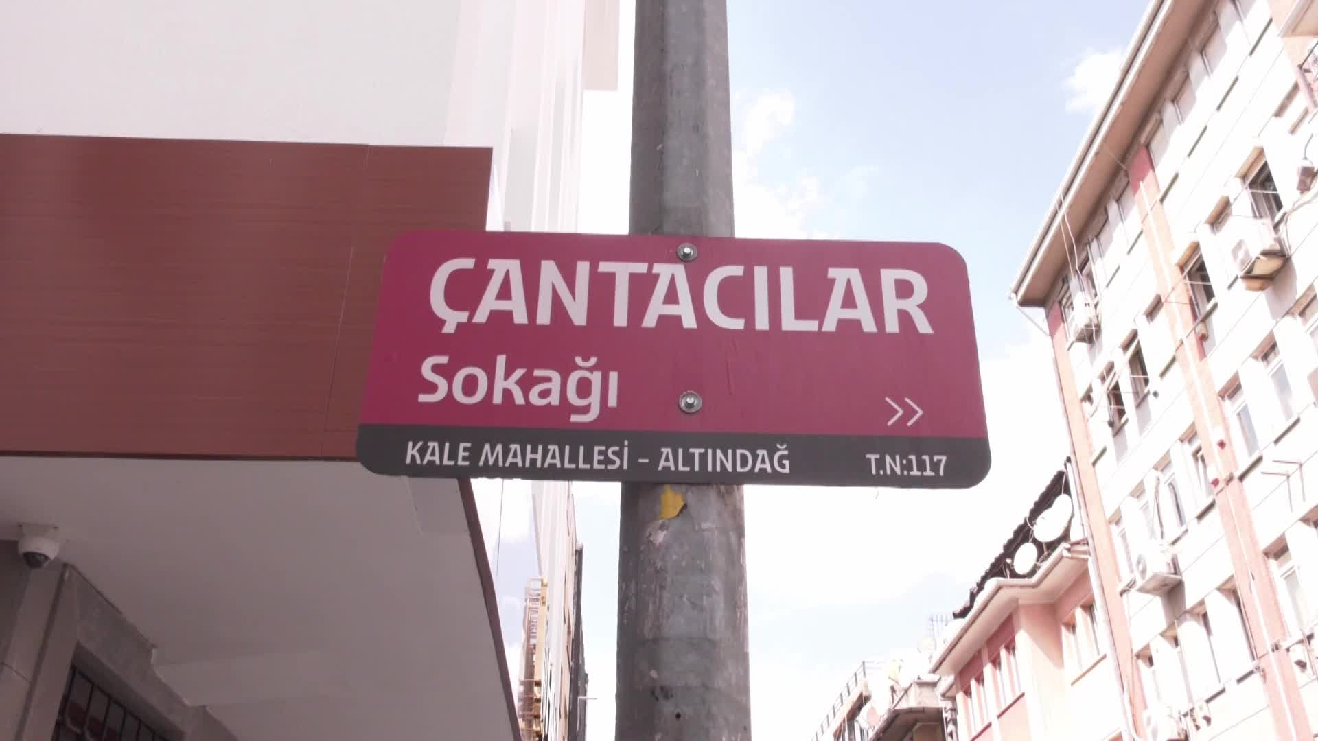 OKUL ÇANTASINDA TAMİR DÖNEMİ BAŞLADI. ÇANTA SATICISI: “BUGÜNLERDE BURANIN İNSAN KAYNAMASI LAZIM. 54 YILDIR SEKTÖRDEYİM. BÖYLE BERBAT GÖRMEDİM”