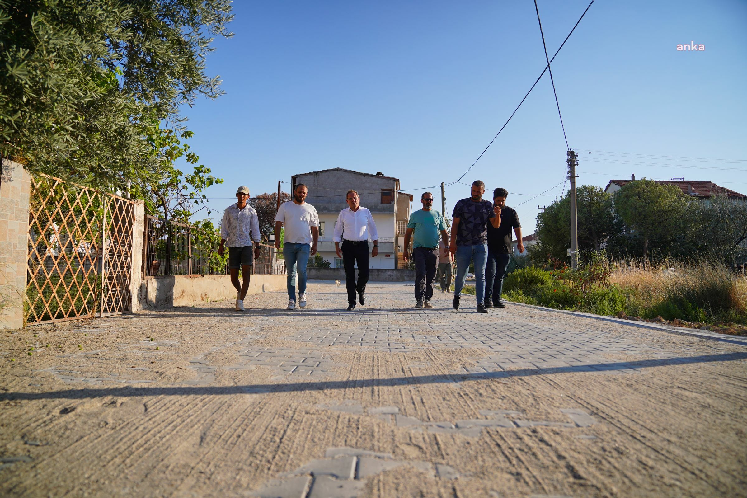 AYVALIK BELEDİYESİ, YOL ÇALIŞMALARINI SÜRDÜRÜYOR