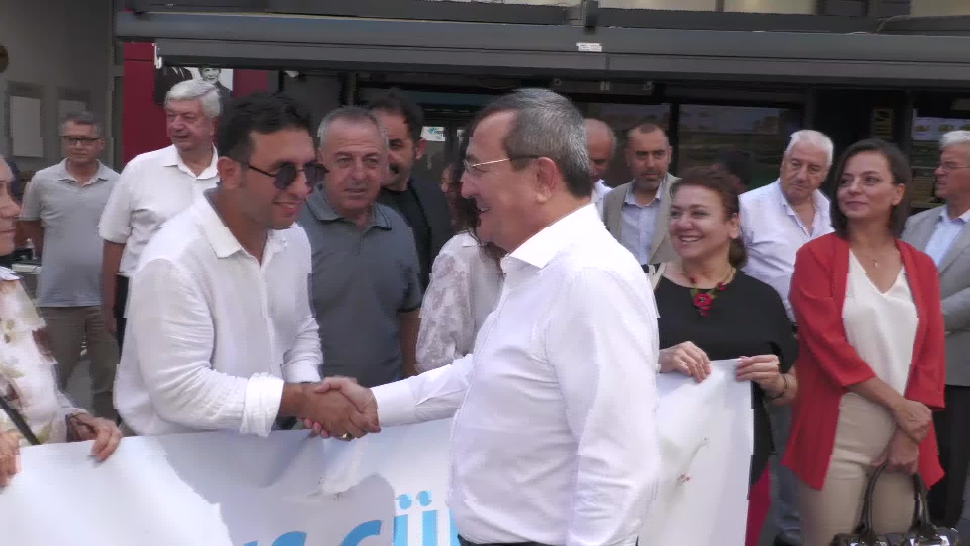 İZMİR’DE BARIŞ GÜVERCİNLERİ UÇURULDU