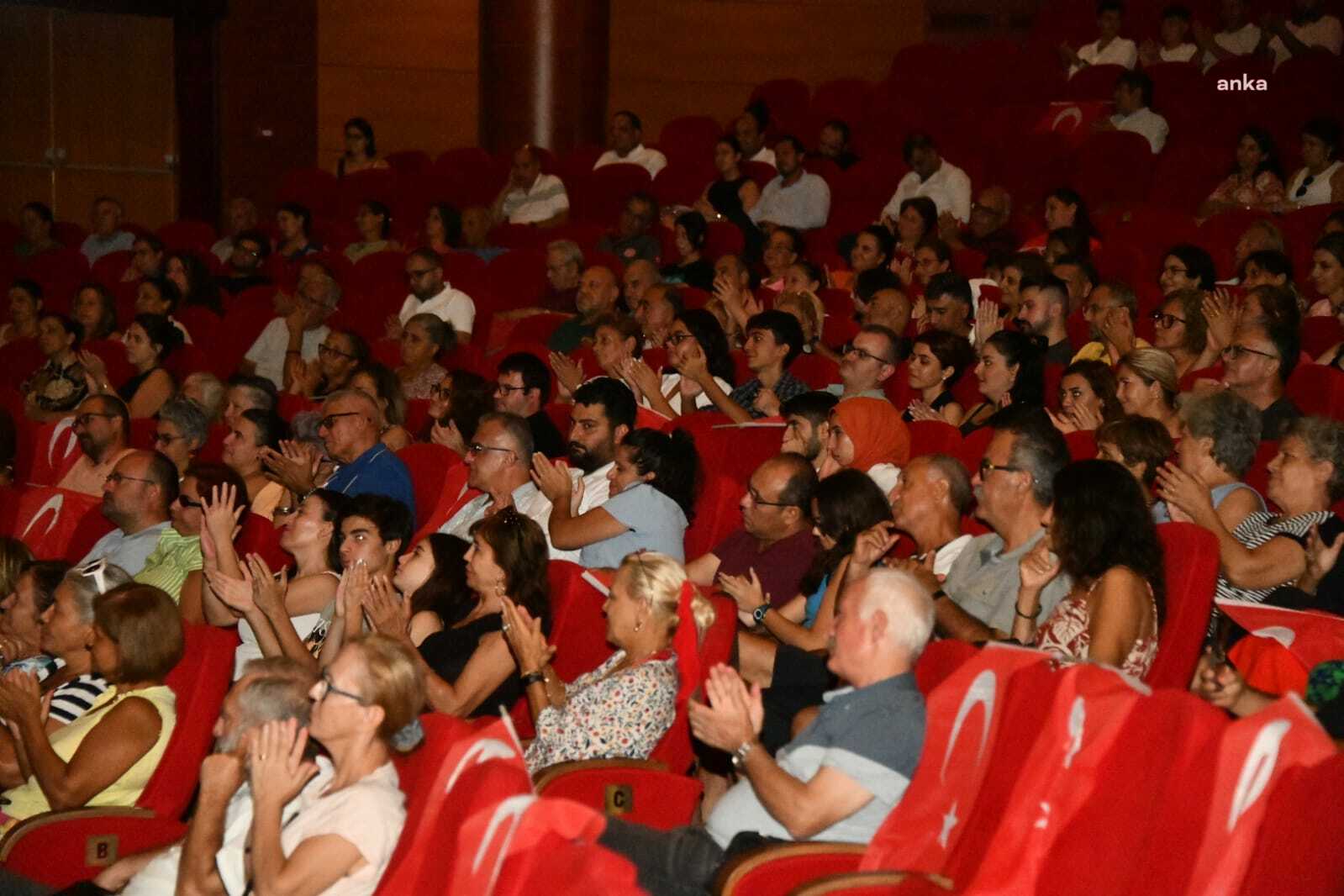YENİŞEHİR BELEDİYESİ SUNAY AKIN VE ALİ ALTAY’I MERSİNLİLERLE BULUŞTURDU