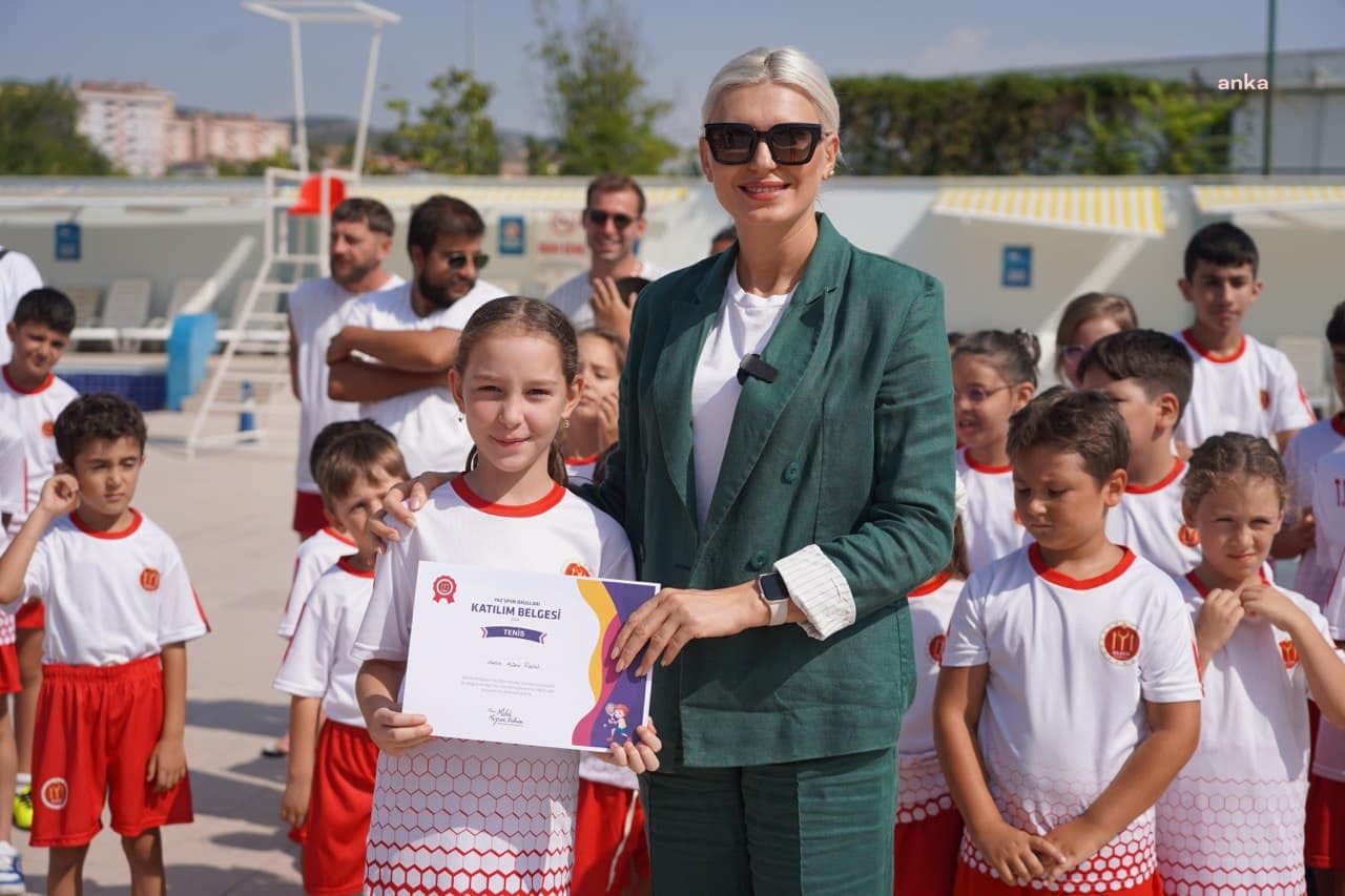 BİLECİK BELEDİYESİ YAZ SPOR OKULLARINDA EĞİTİM ALAN ÇOCUKLAR SERTİFİKALARINI ALDI
