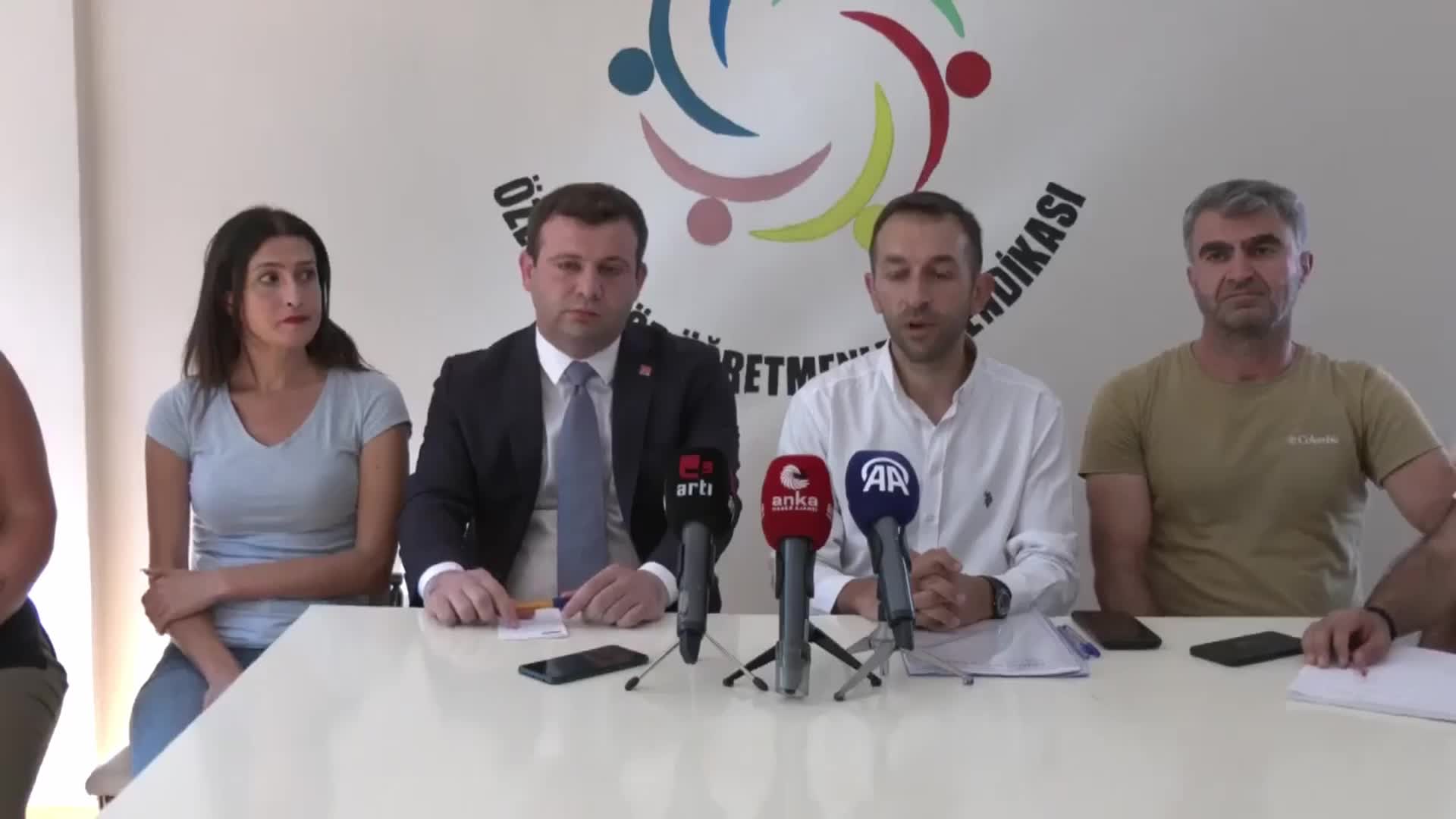 HASAN EFE UYAR: "İKTİDARIN EĞİTİM EMEKÇİLERİNE HİÇBİR AYRIM GÖZETMEKSİZİN EŞİT SEVİYEDE, AYRIMCILIKTAN UZAK BİR POLİTİKAYLA YAKLAŞMALARINI DİLİYORUZ"