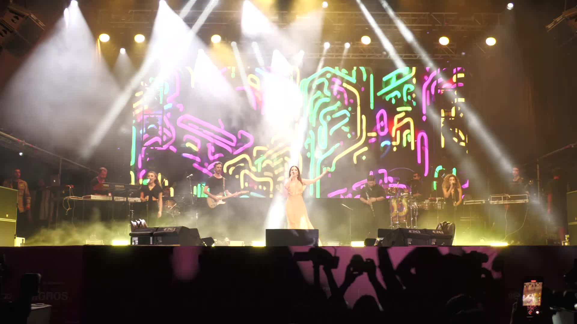 İZMİR ÇİM KONSERLERİNİN İLK KONUĞU SİMGE SAĞIN OLDU