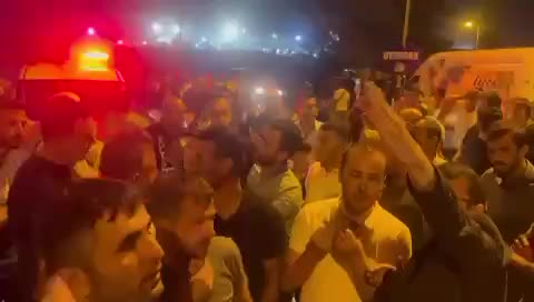 KONYA'DA SU SORUNU YAŞAYAN ÇİFTÇİLER YOLU KAPATTI