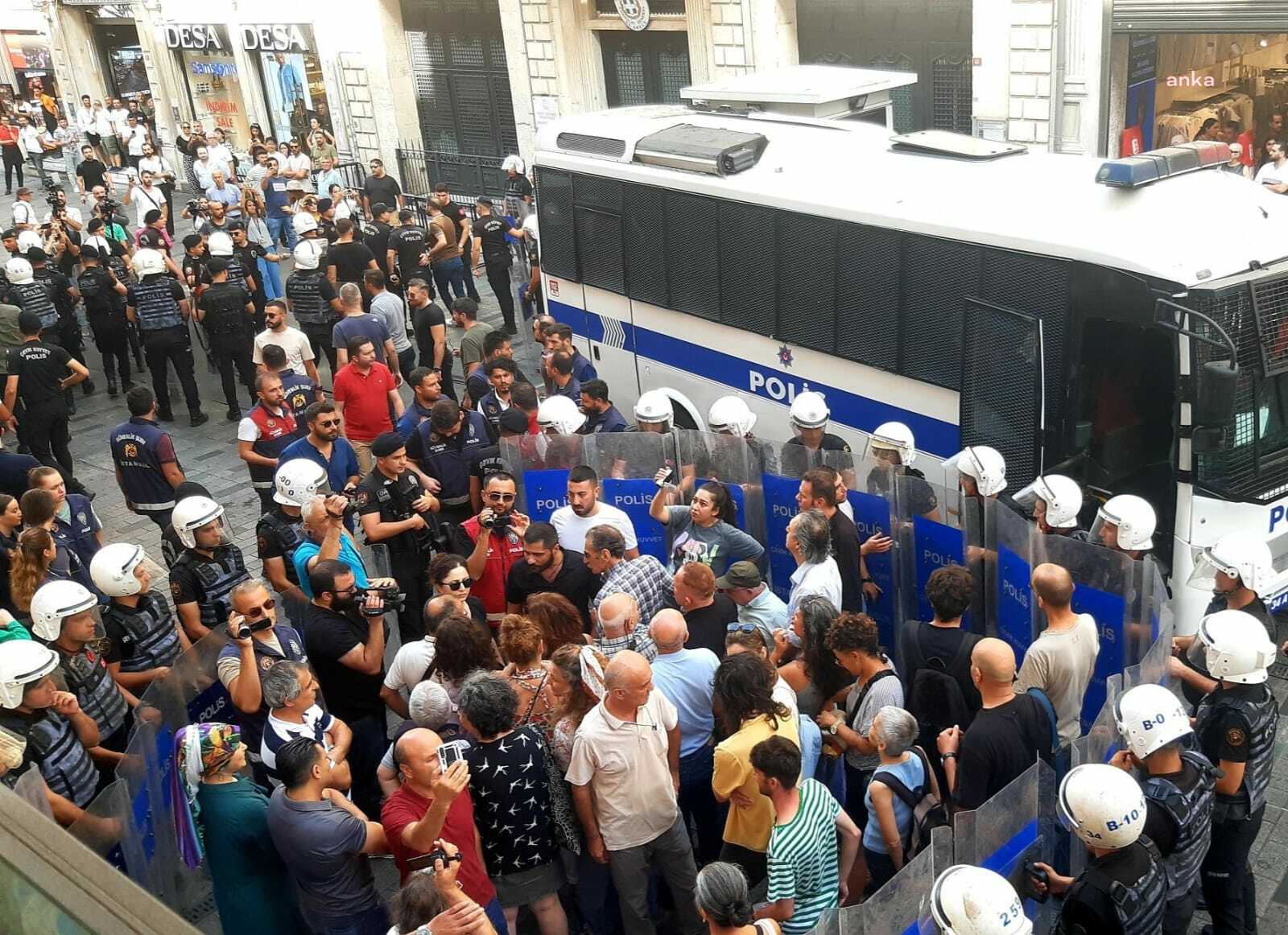 CUMARTESİ ANNELERİ'NİN EYLEMİNDE GÖZALTINA ALINAN 32 KİŞİ SERBEST BIRAKILDI