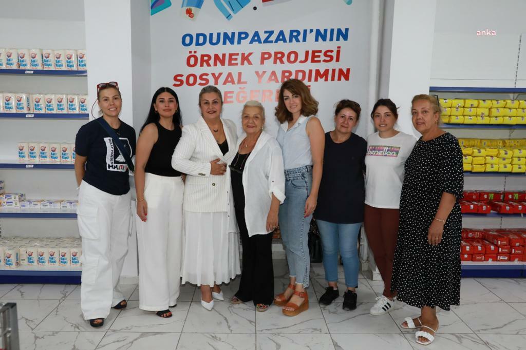ESKİŞEHİRLİ KADINLARDAN ODUNPAZARI BELEDİYESİ HALK MARKET’E BAĞIŞ