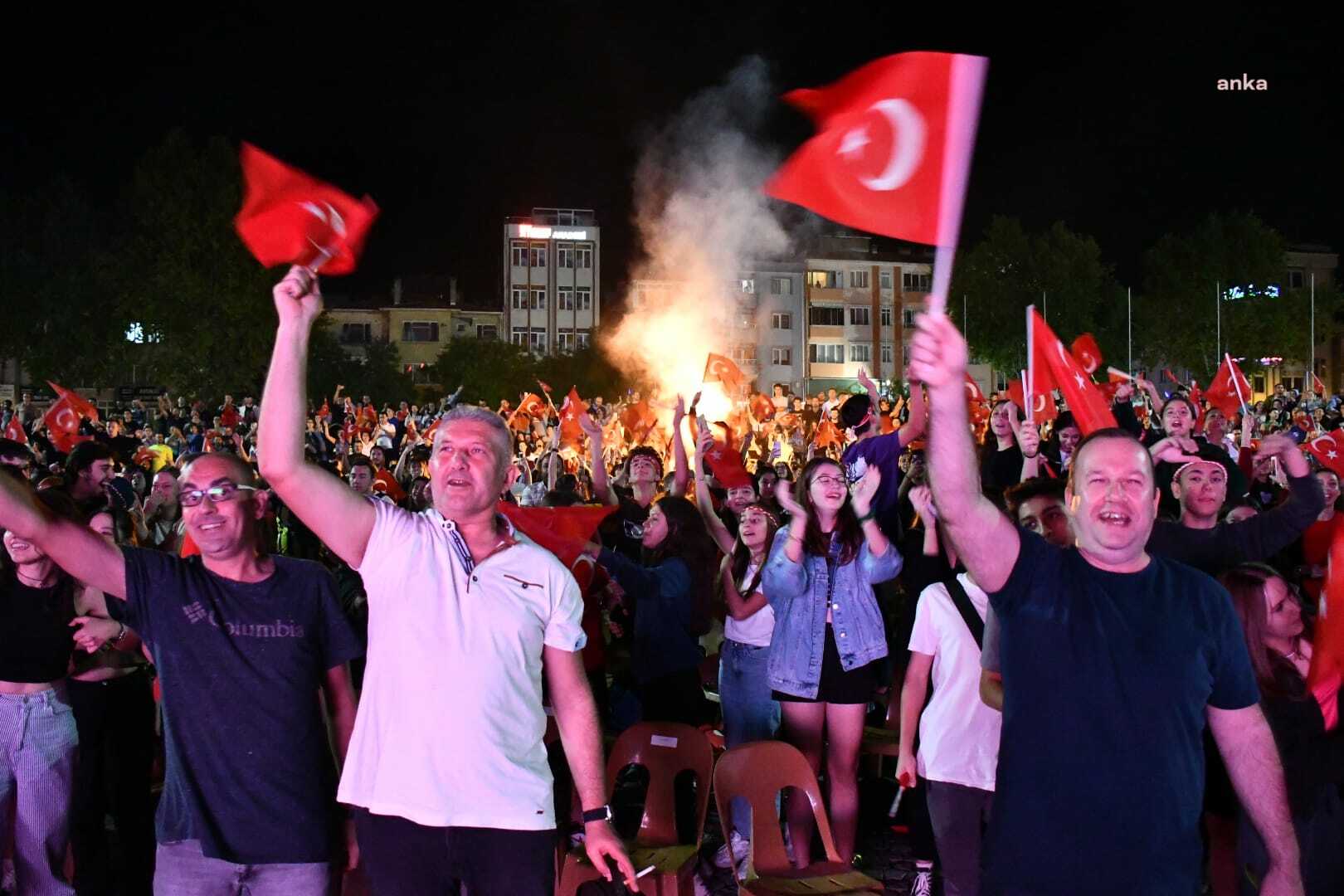 LÜLEBURGAZLILAR FİLENİN SULTANLARI’NI MEYDANDA İZLEDİ