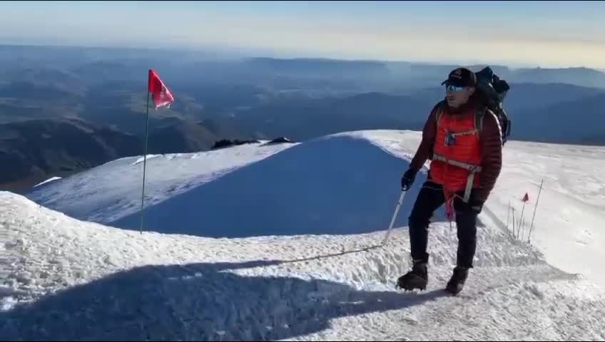 ARDAHANLI DAĞCI DOĞU YILMAZ, KAFKASYA'DA 5 BİN 642 METRELİK ELBRUZ DAĞI'NA TIRMANDI