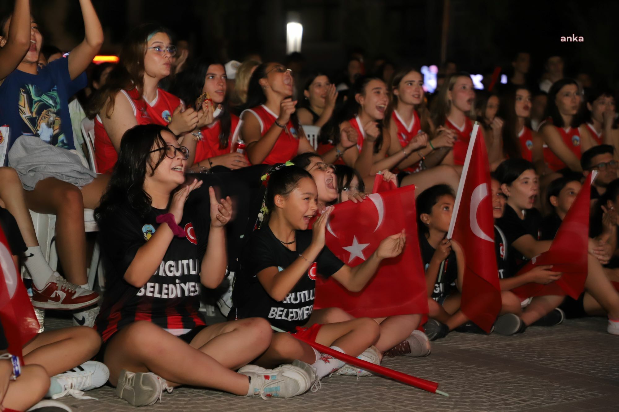 TURGUTLU, TÜRKİYE’NİN AVRUPA ŞAMPİYONLUĞU’NA DEV EKRANDA TANIKLIK ETTİ