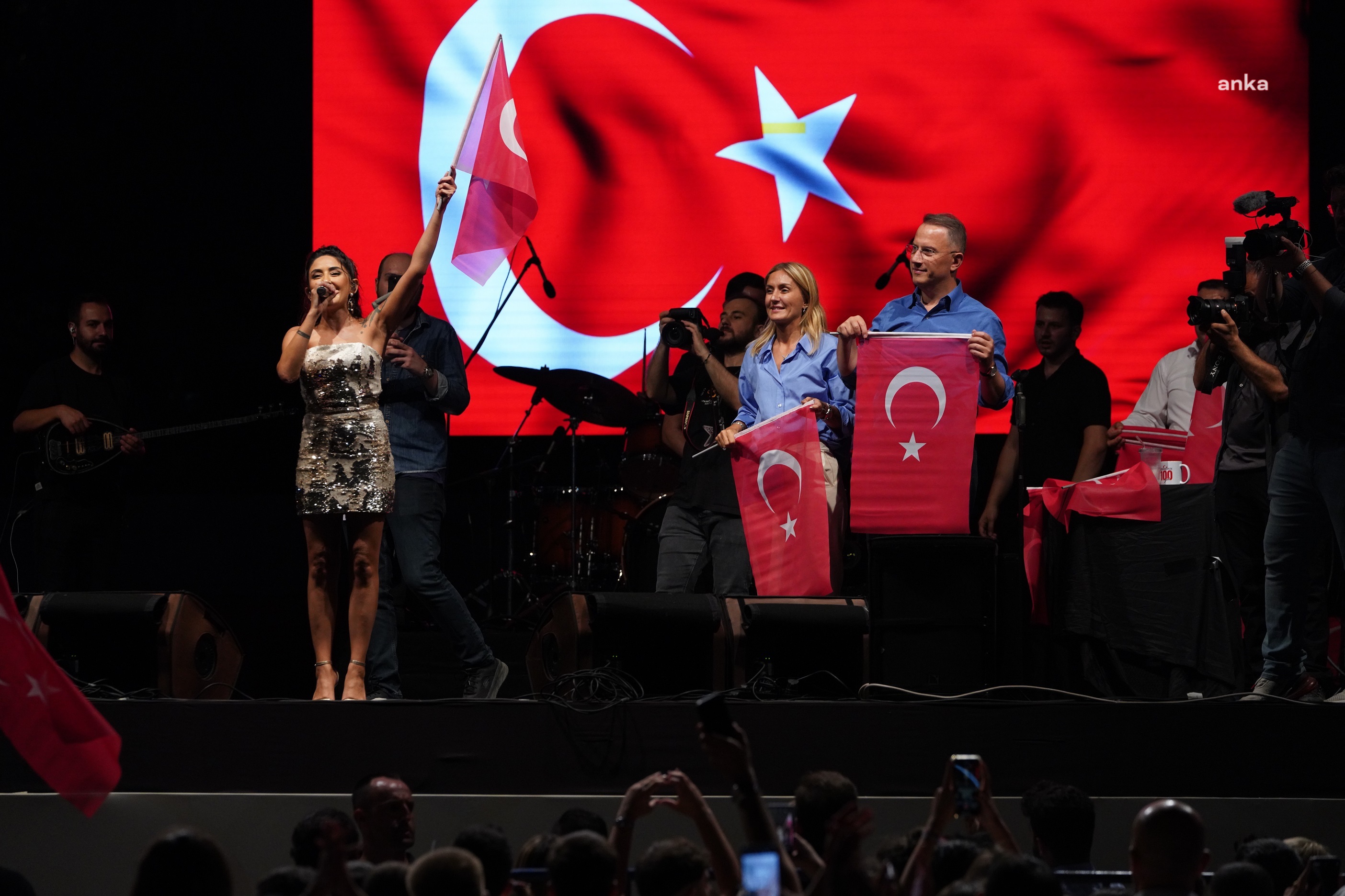 BEYLİKDÜZÜ'NDE BARIŞ VE SEVGİ BULUŞMALARI’NIN KAPANIŞI ŞAMPİYONLUKLA TAÇLANDI