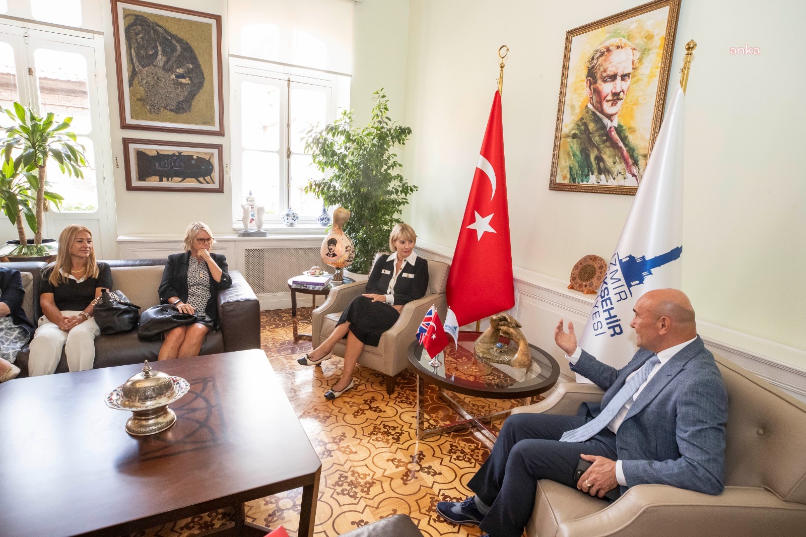 İNGİLTERE BÜYÜKELÇİSİ MORRİS BAŞKAN SOYER’İ ZİYARET ETTİ