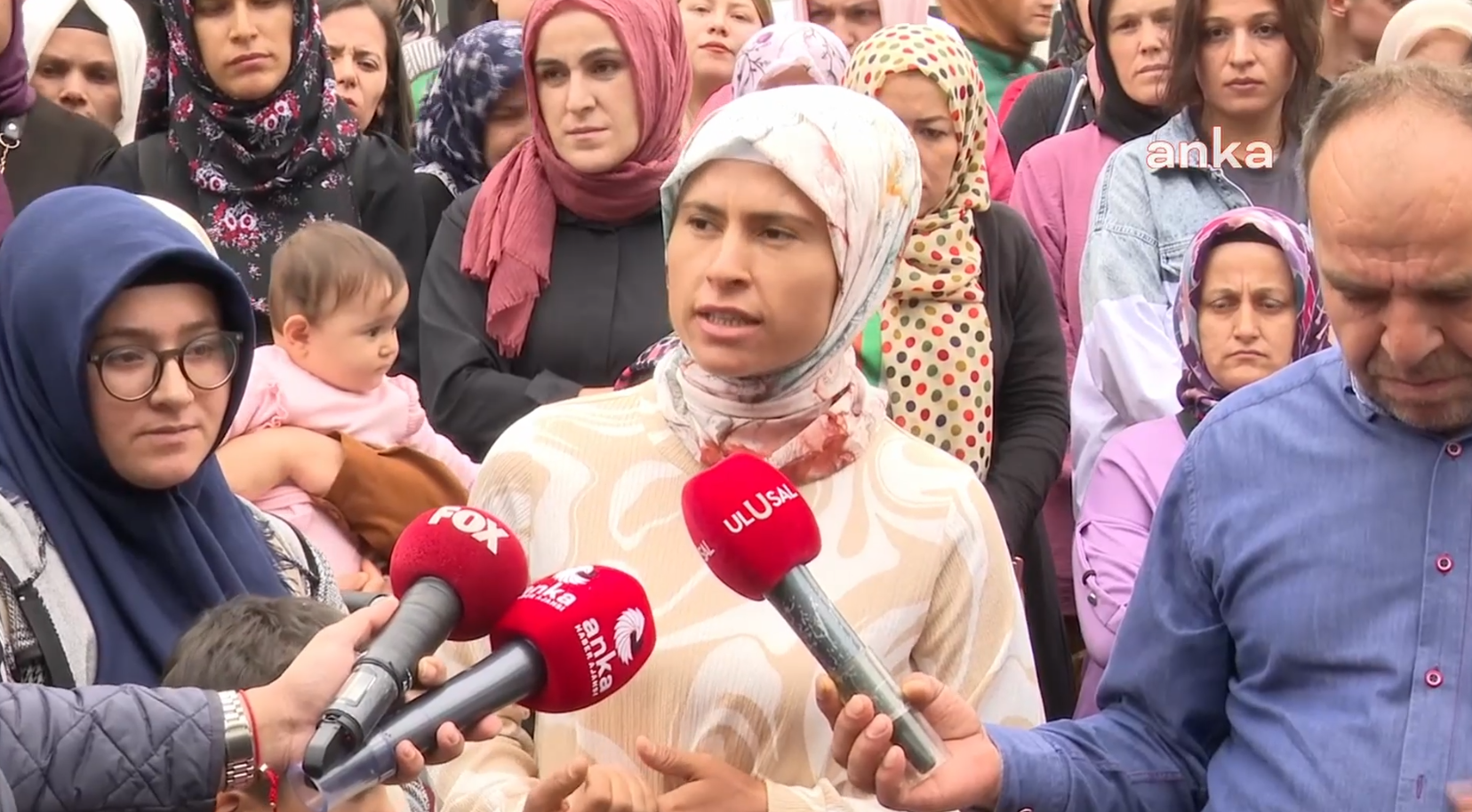 MADEN OCAĞINDA AÇLIK GREVİ YAPAN İŞÇİLERİN AİLELERİ ANKARA'YA GELDİ... ŞİRKET, MADEN SAHASININ RUHSAT DEVRİNİN ALINMADIĞINI AÇIKLADI...AİLELER: “YER ALTINDA EŞLERİMİZİN BAŞINA BİR ŞEY GELDİĞİNDE SORUMLUSU KİM OLACAK”