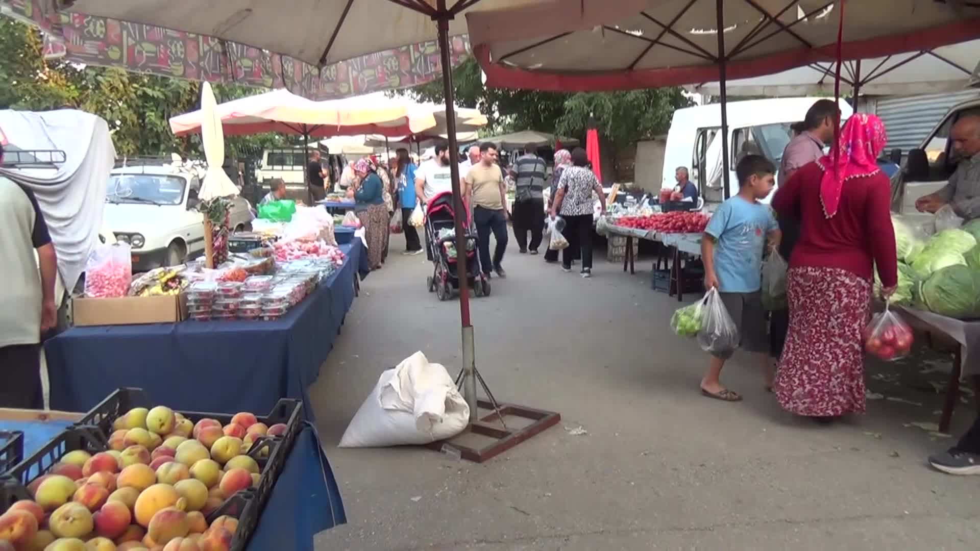 KADİRLİLİ PAZAR ESNAFI:  ‘’BIRAKACAĞIZ BU İŞİ. ARABALARI SATACAĞIZ, HAMALLIĞA BAŞLAYACAĞIM’’