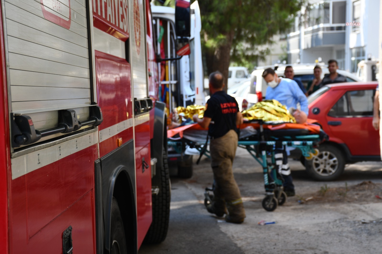 TORBALI'DA BELEDİYE PERSONELİNİN DİKKATİ YAŞLI ADAMI KURTARDI