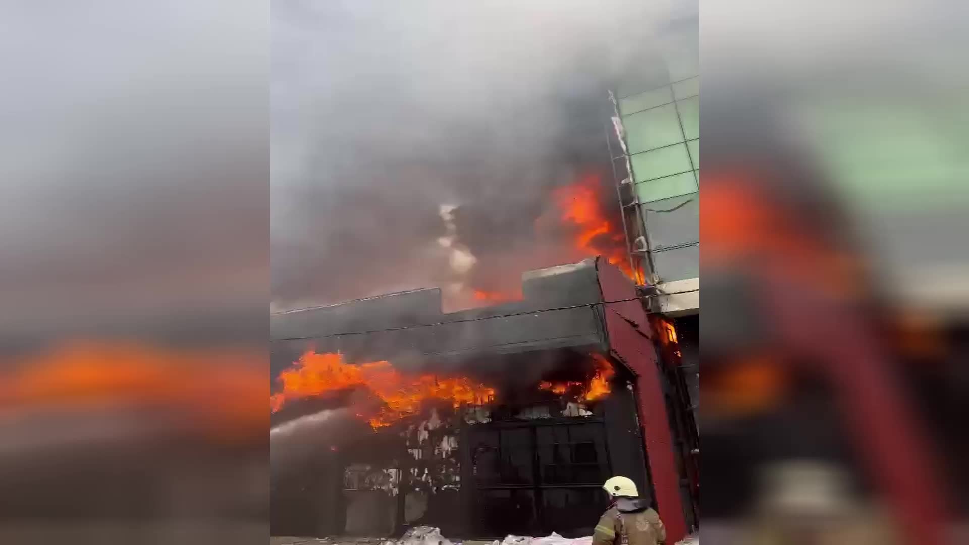 İSTANBUL ATAŞEHİR'DE YANGIN