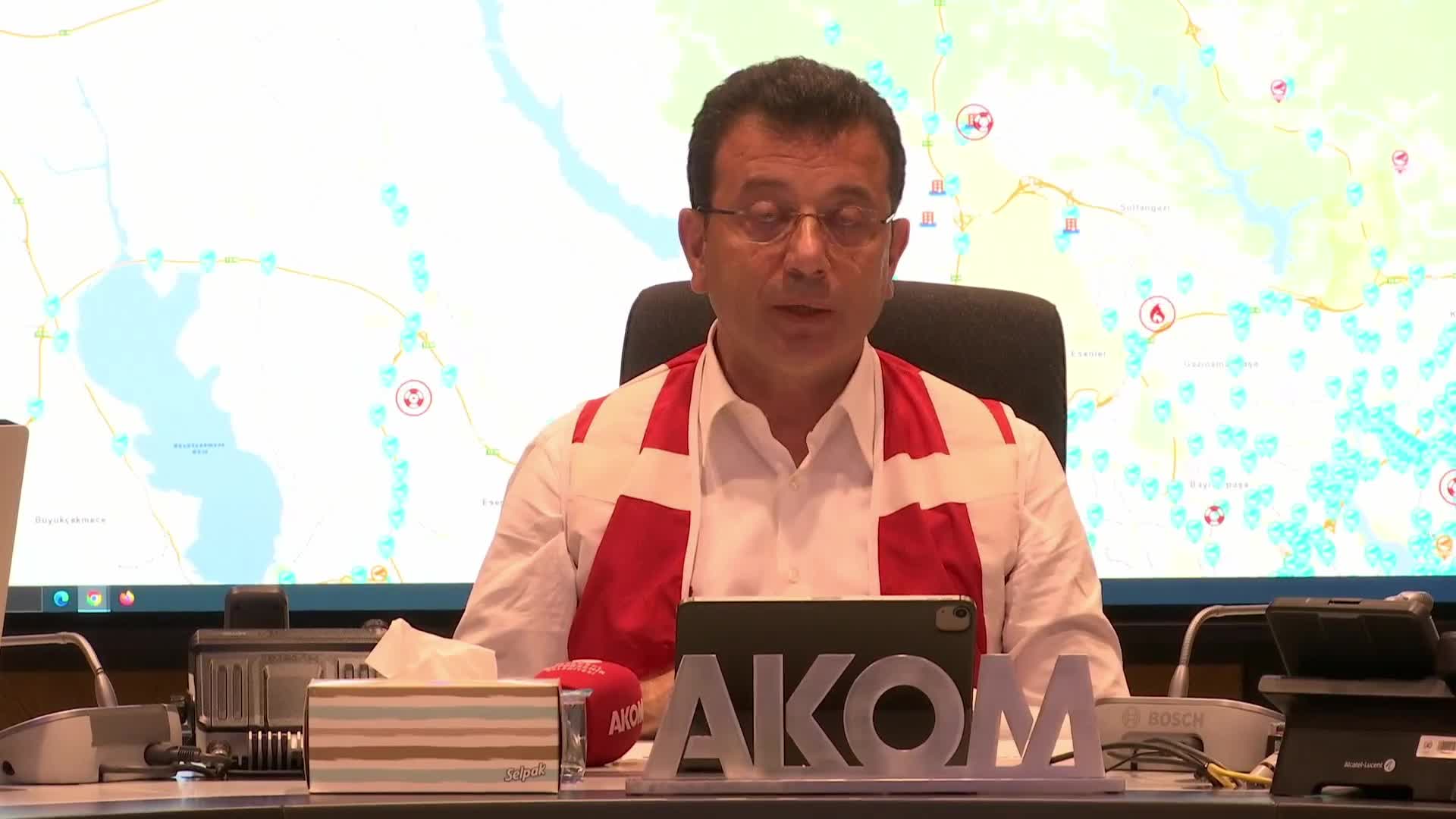 İMAMOĞLU'NDAN SEL AÇIKLAMASI: "SAHADA 2 BİN 137 PERSONELİMİZ, BİN 161 ARACIMIZ VE İŞ MAKİNAMIZ MÜDAHALE İÇERİSİNDE. AN İTİBARIYLA CAN KAYBI İHBARIYLA KARŞILAŞMADIK"