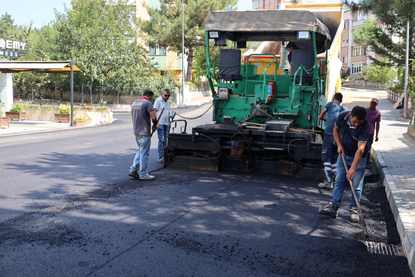 SAFRANBOLU'DA 5 MAHALLE 11 BİN TON SICAK ASFALTLA BULUŞTU